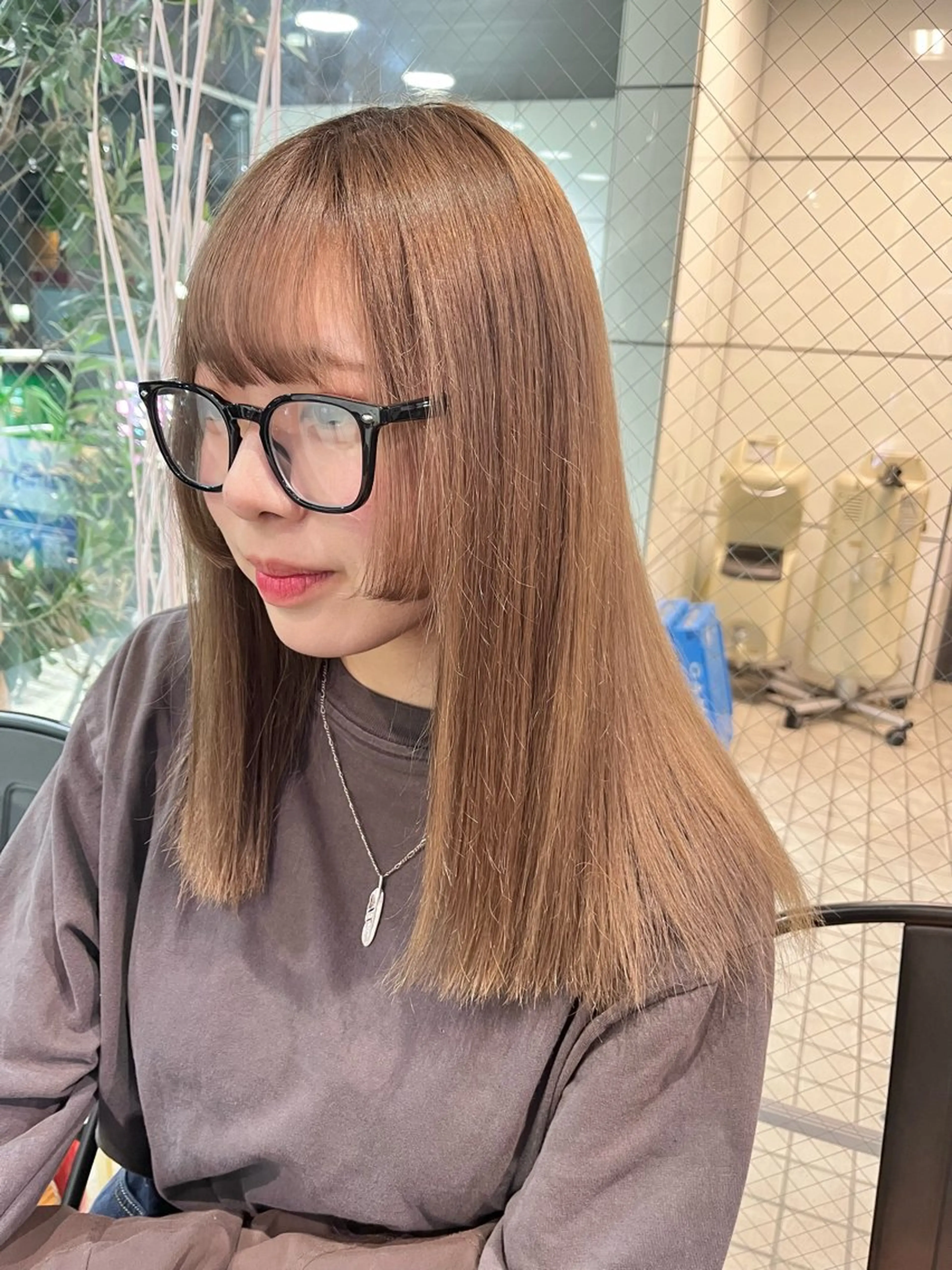 カラー ベージュカラー ブリーチ ケアブリーチ ダブルカラー イヤリングカラー ヘアカラー トリートメント 透明感カラー こだわりカットあさみのヘアスタイル