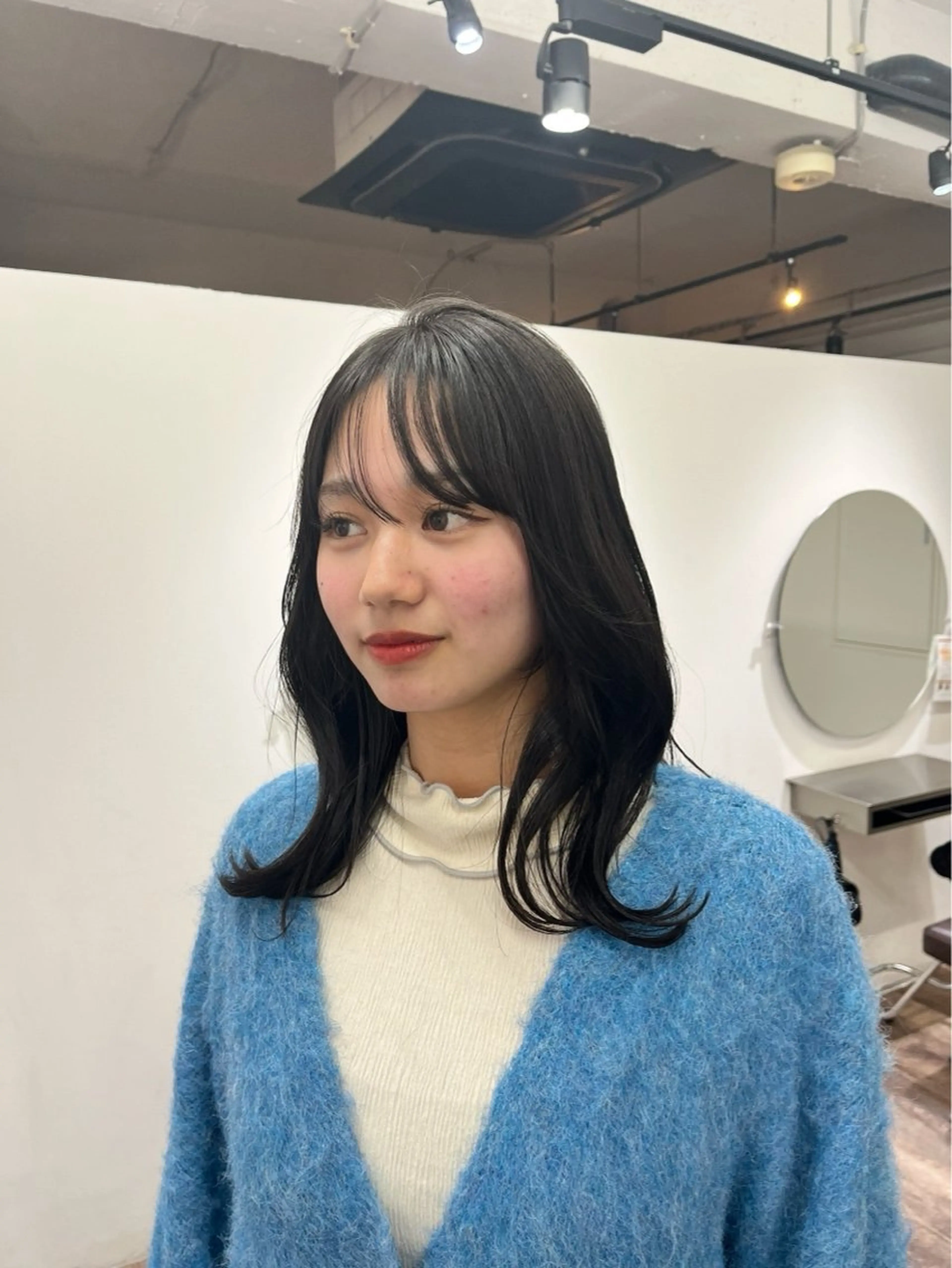 セミロング CYAN by artefice所属・安達 萌花のヘアスタイル