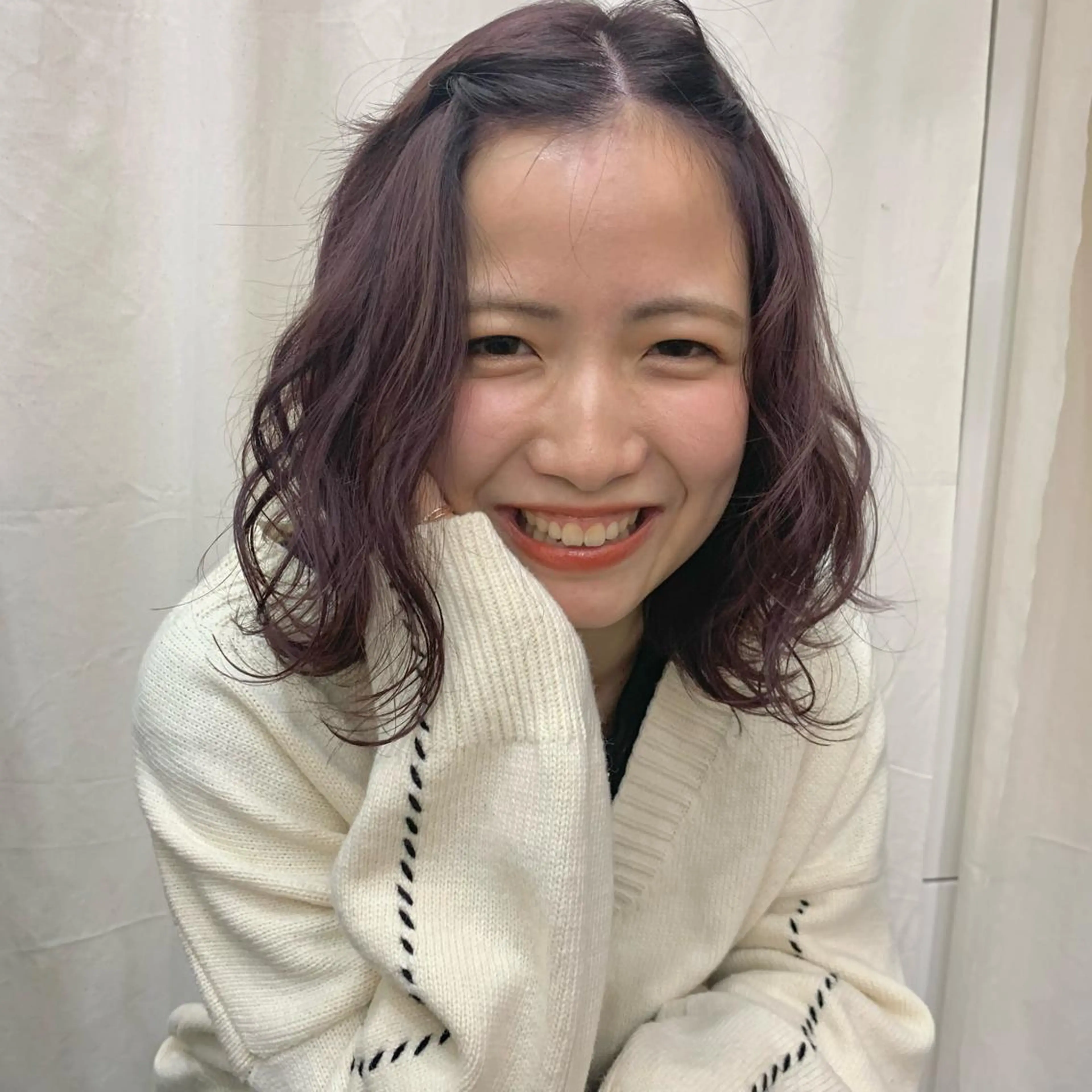 ミディアム KAORU オリーブカラーのヘアスタイル