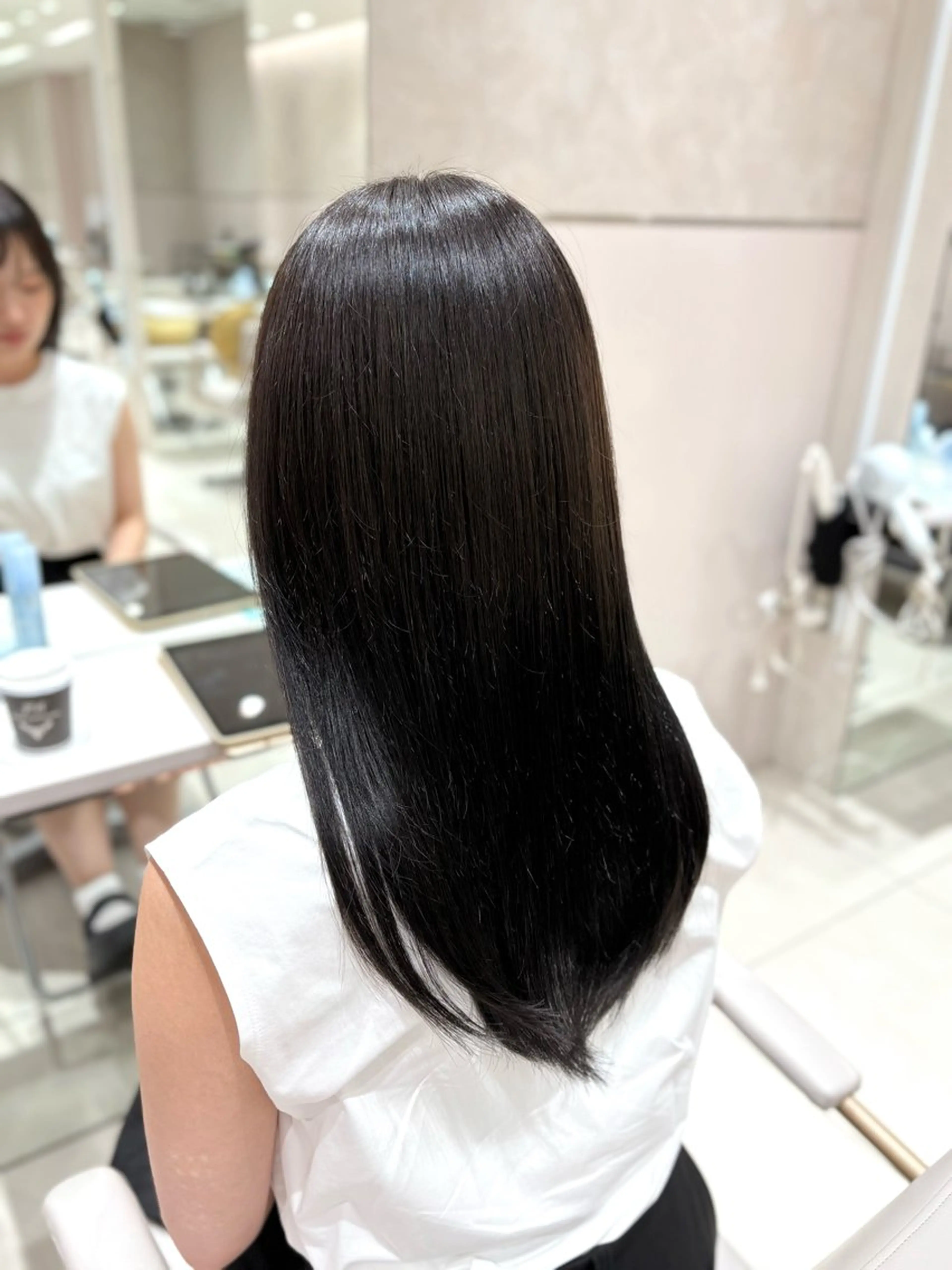 ロング カラー ダークグレー ダークグレージュ グレージュ ヘアカラー トリートメント ✨韓国風レイヤー/ 透明感カラー🩶りくのヘアスタイル