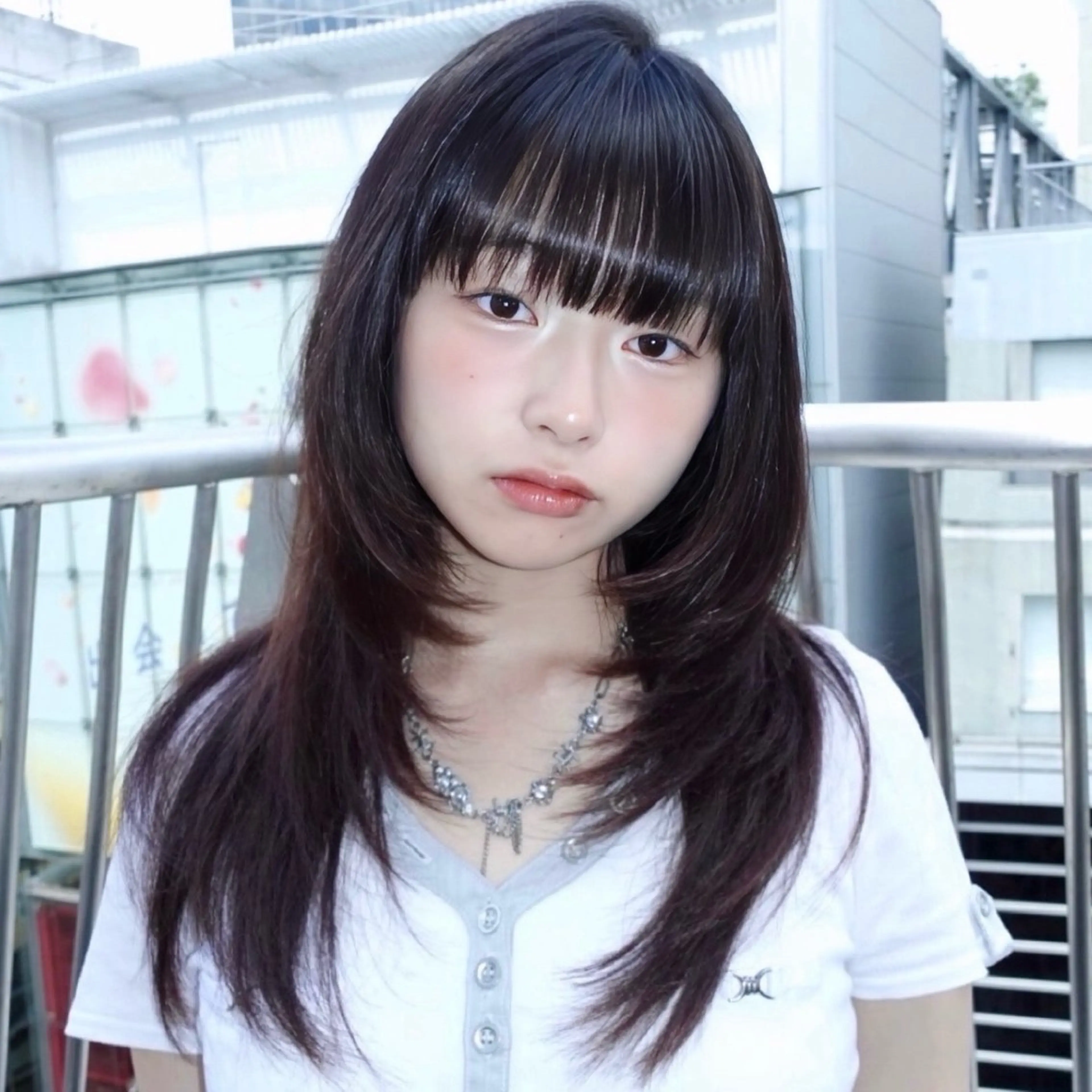 ロング カラー 黒髪 ブルーカラー ブルーブラック 透明感カラー 顔まわりレイヤー カット ヘアカラー トリートメント レイヤーカット ダブルカラーのヘアスタイル