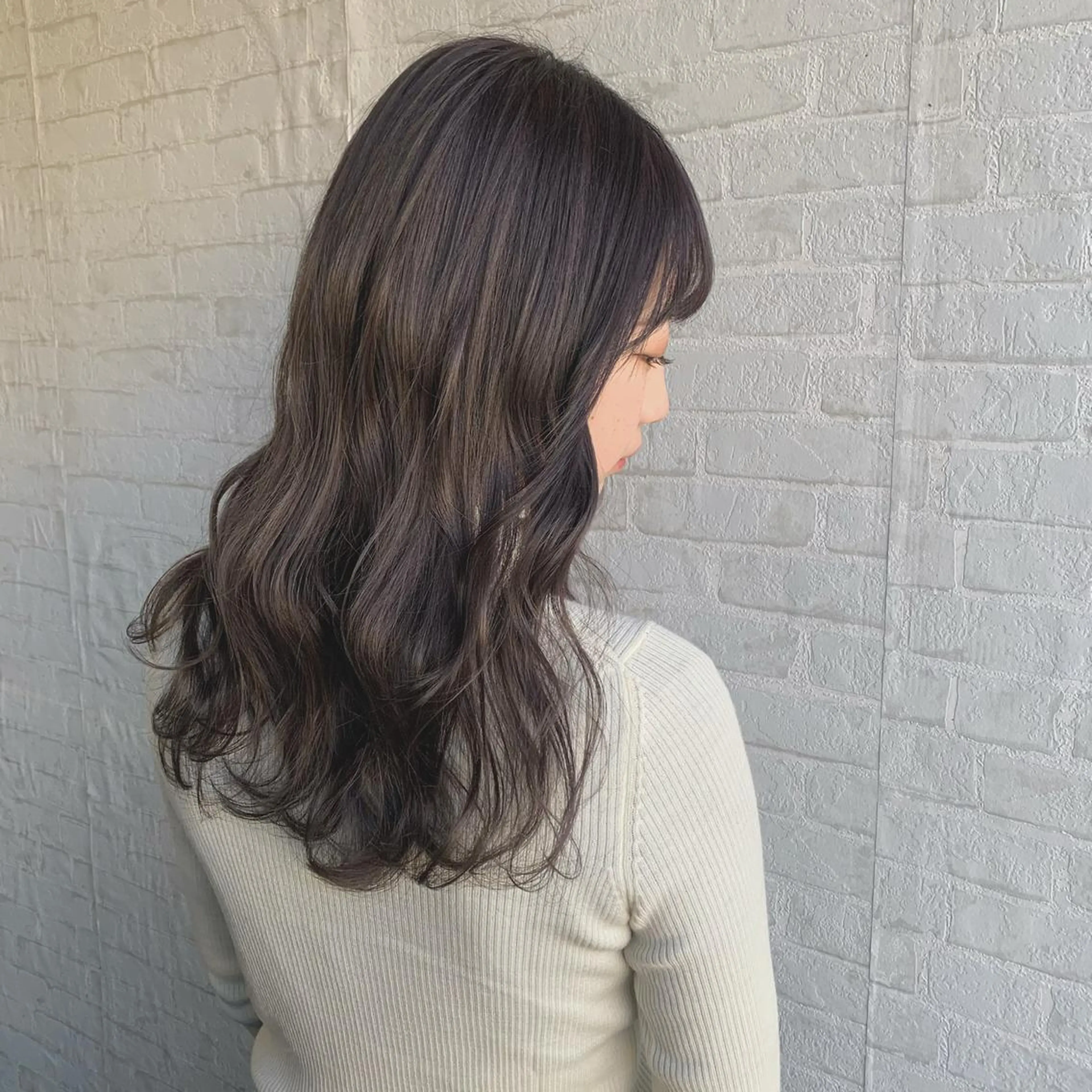 セミロング カラー グレージュ ヘアカラー 袴田 伊代のヘアスタイル