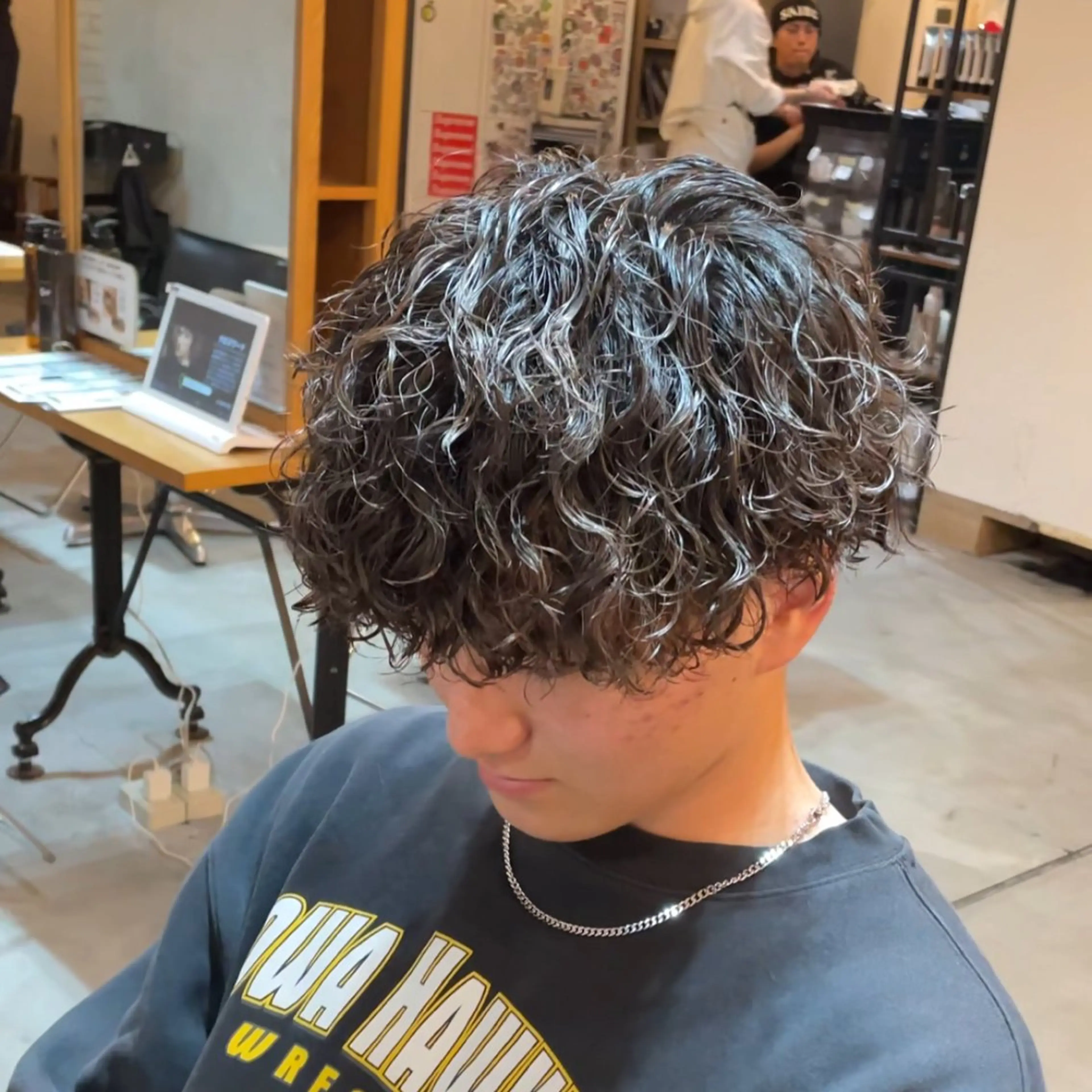 ショート パーマ メンズ アップバング センターパート フェザーパーマ カルマパーマ マッシュ カット パーマ メンズヘアの達人 大久保∞🇰🇷のヘアスタイル