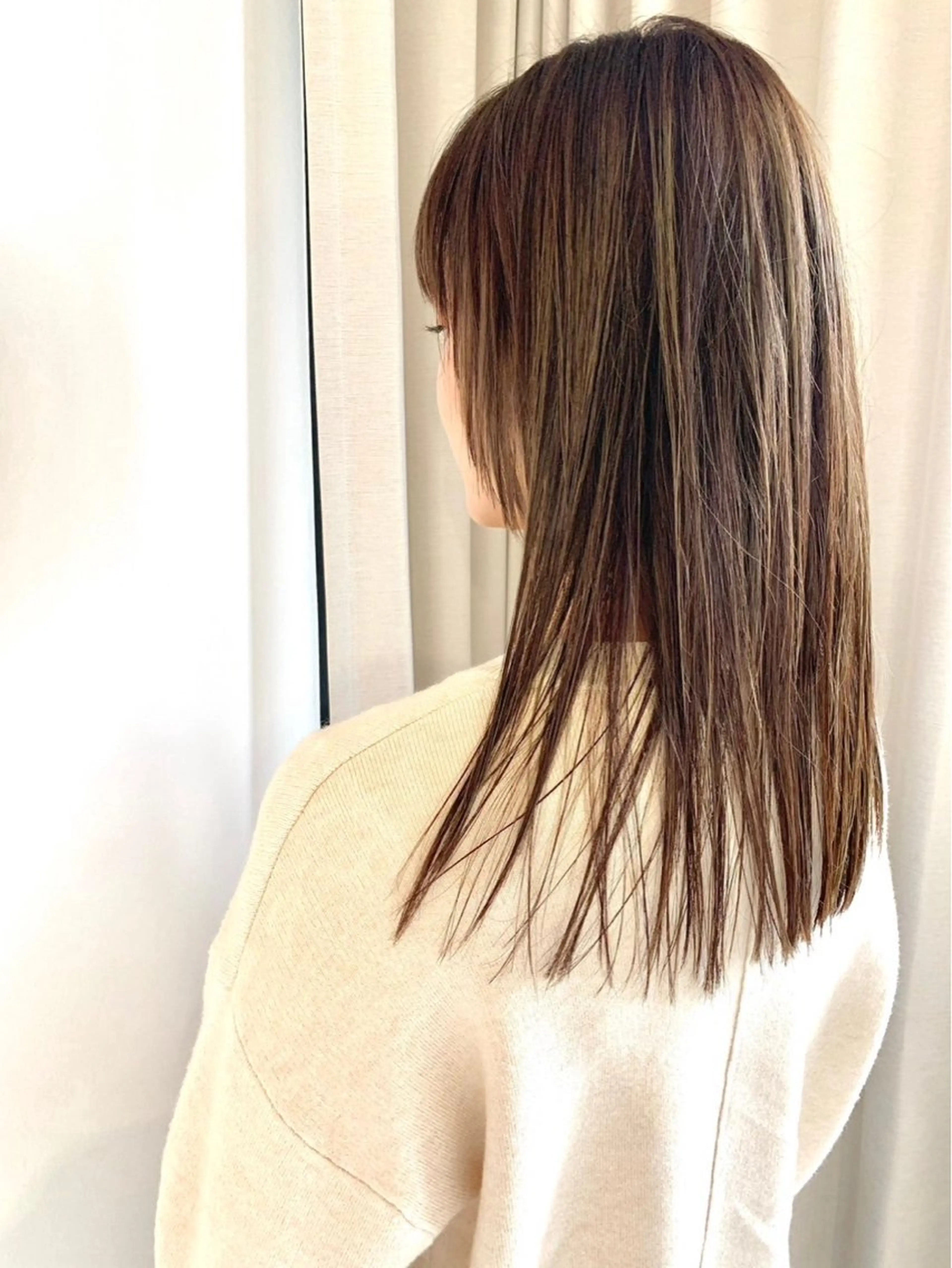 セミロング カット ヘッドスパ 十文字 玲音のヘアスタイル