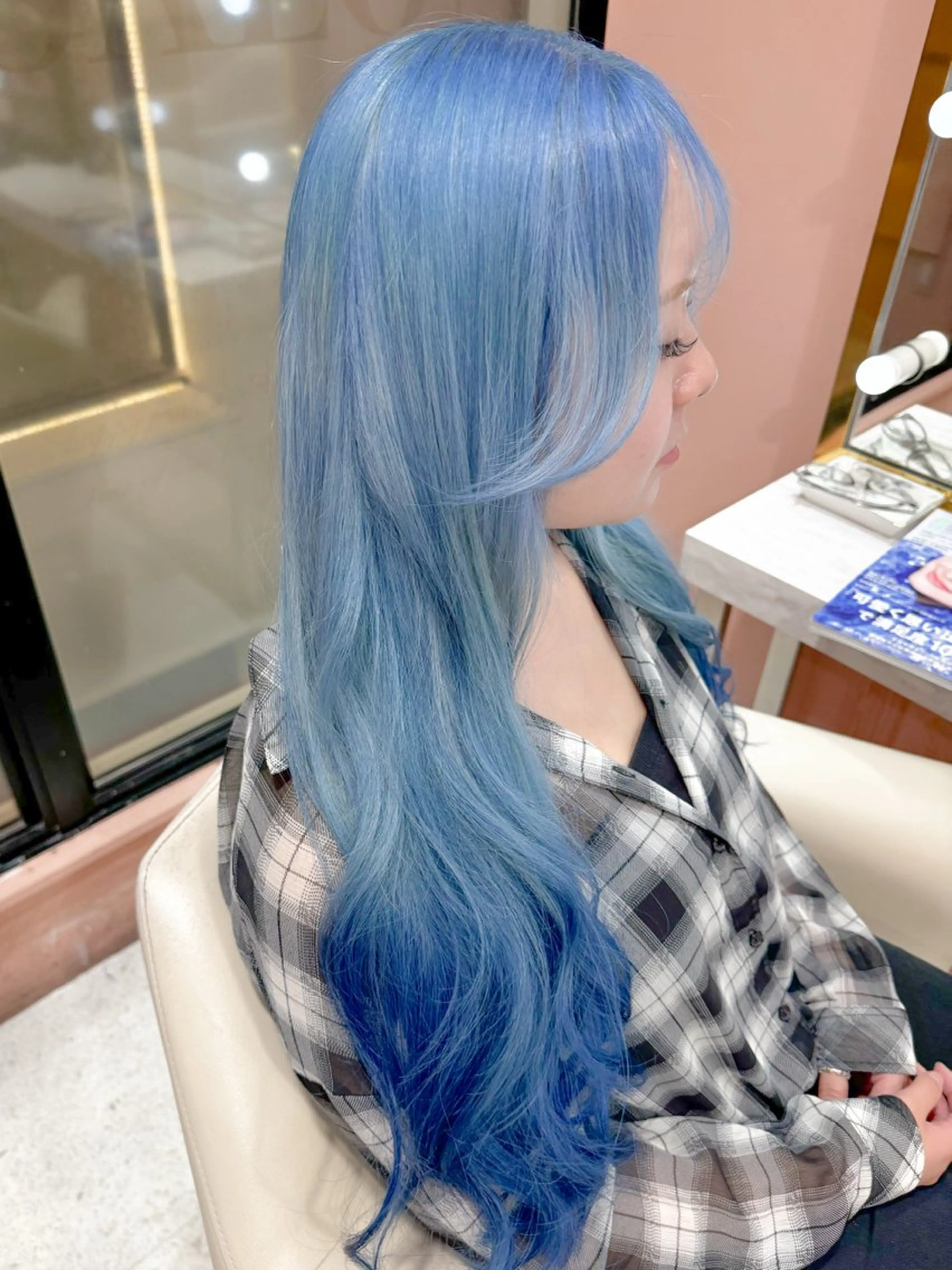 ロング カラー ブルーカラー デザインカラー グラデーションカラー ハイトーンカラー インナーカラー ヘアカラー Chérie所属・Chérie 渋谷/カラーサロンのヘアスタイル