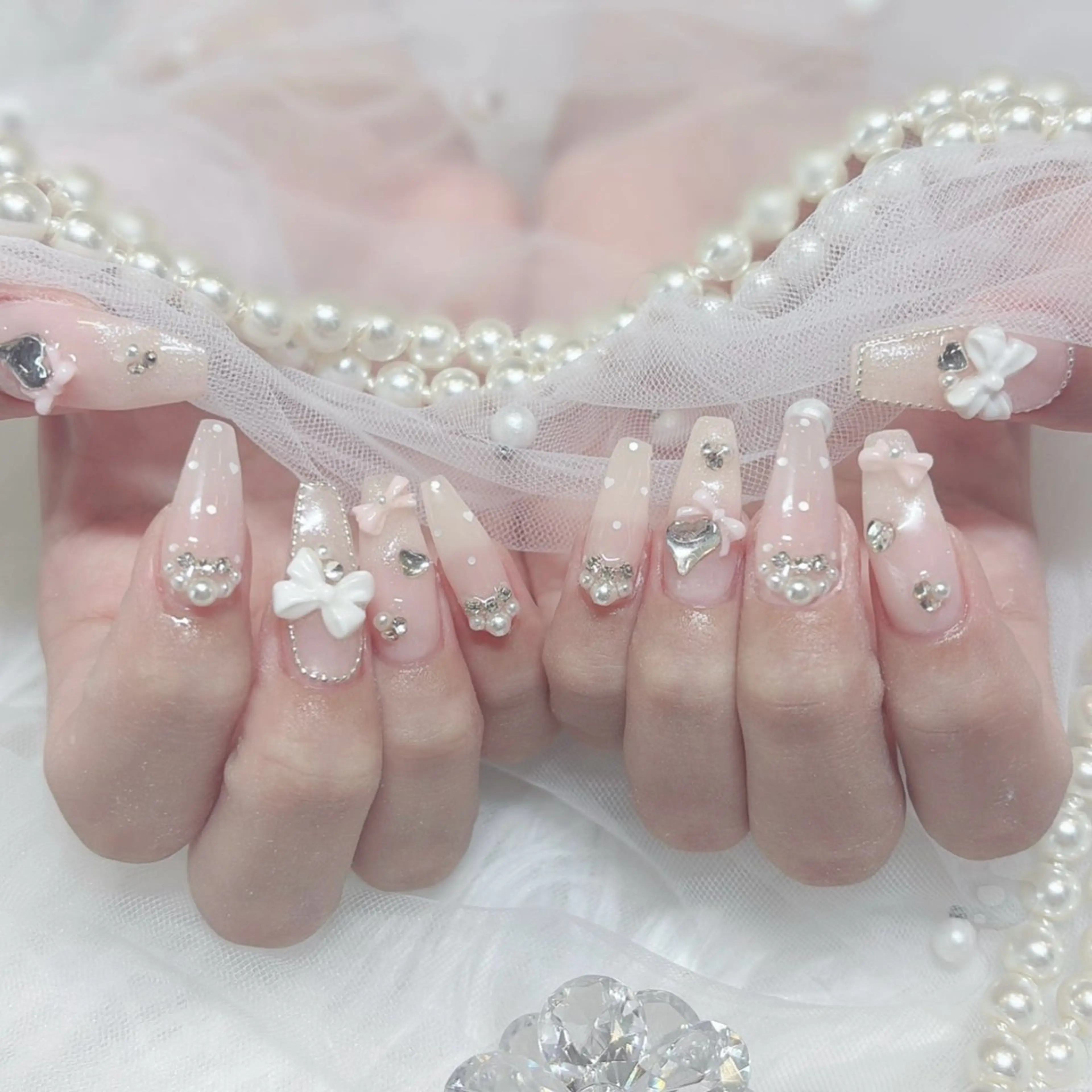 ネイル ドット リボン ハンドネイル aba nail ♡ akuaのネイルデザイン