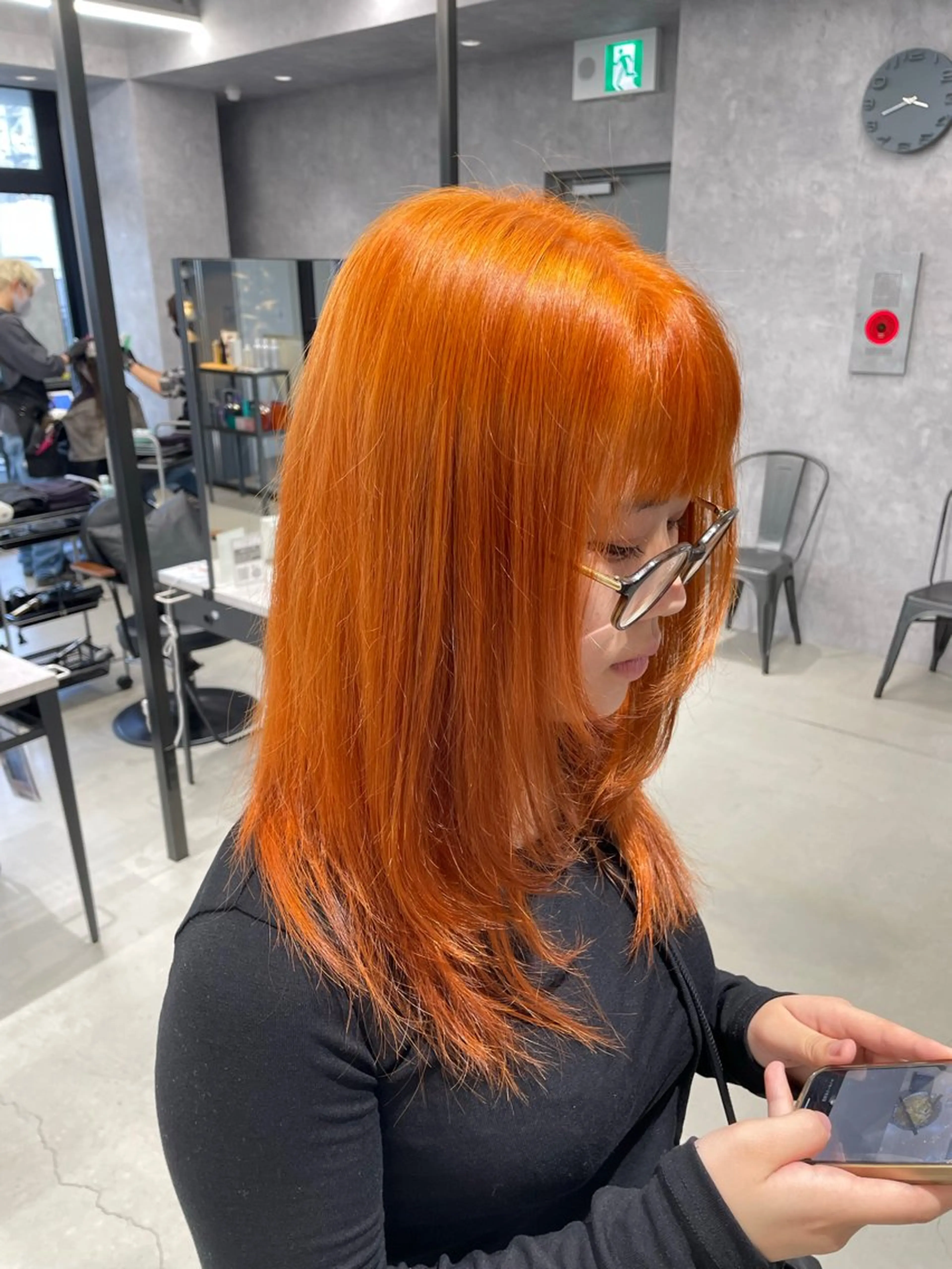 セミロング カラー ブリーチ オレンジ LUXBE LUCE所属・LUXBE LUCE 愁のヘアスタイル