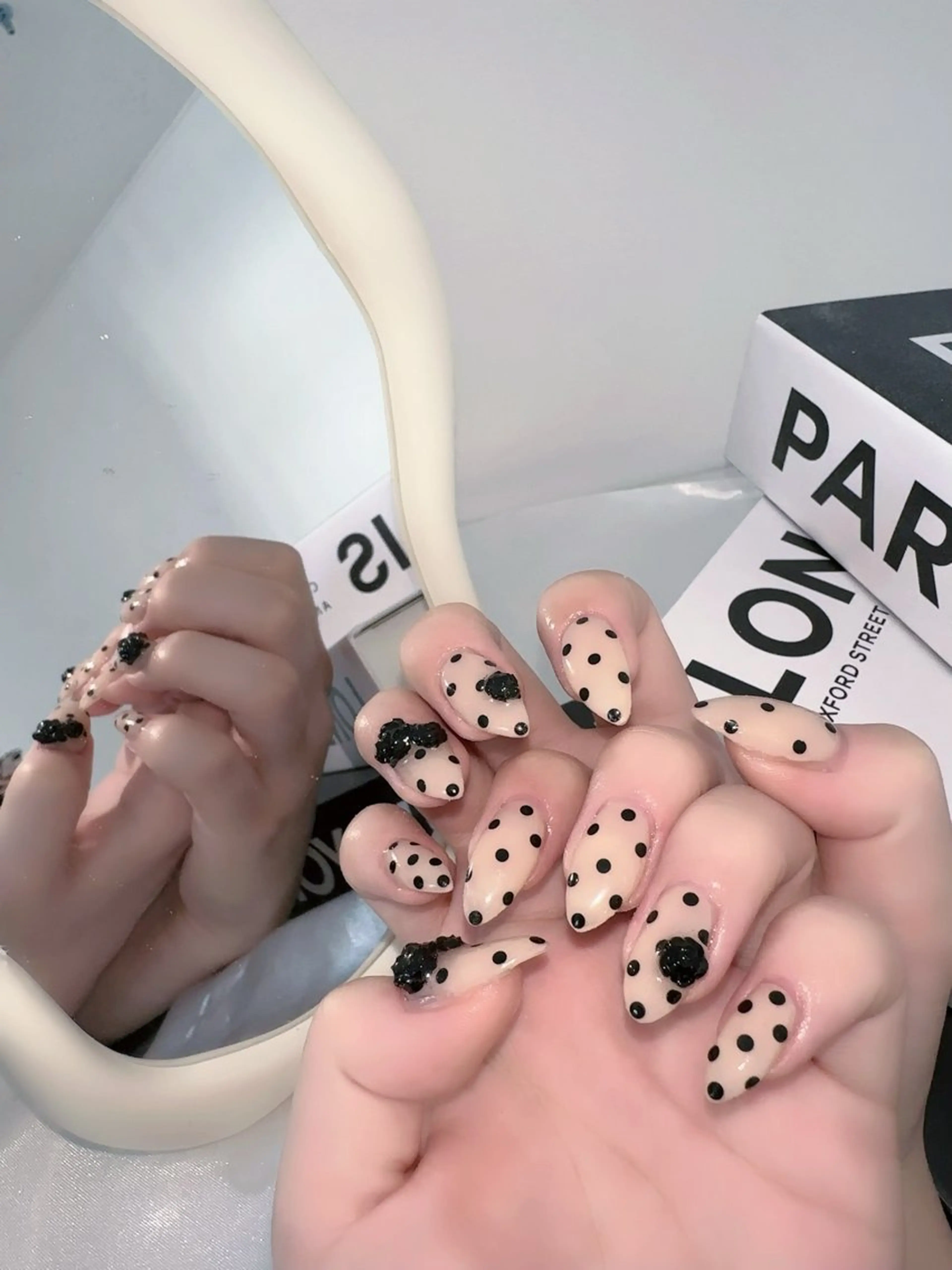 ミディアム AMERI所属・AMERI nail salonのネイルデザイン