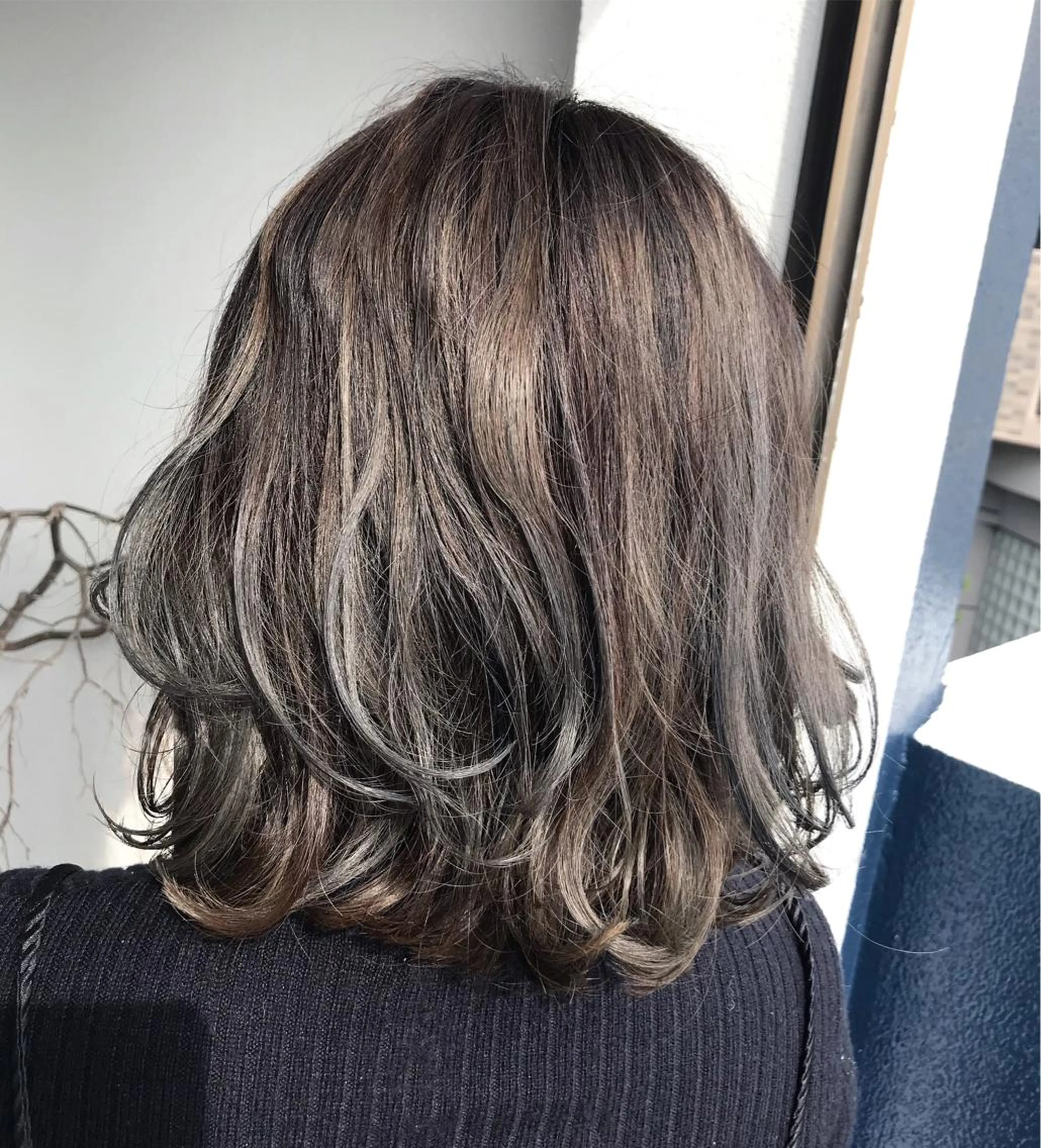 セミロング カラー グラデーションカラー グレージュ 大嶋 宏隆のヘアスタイル