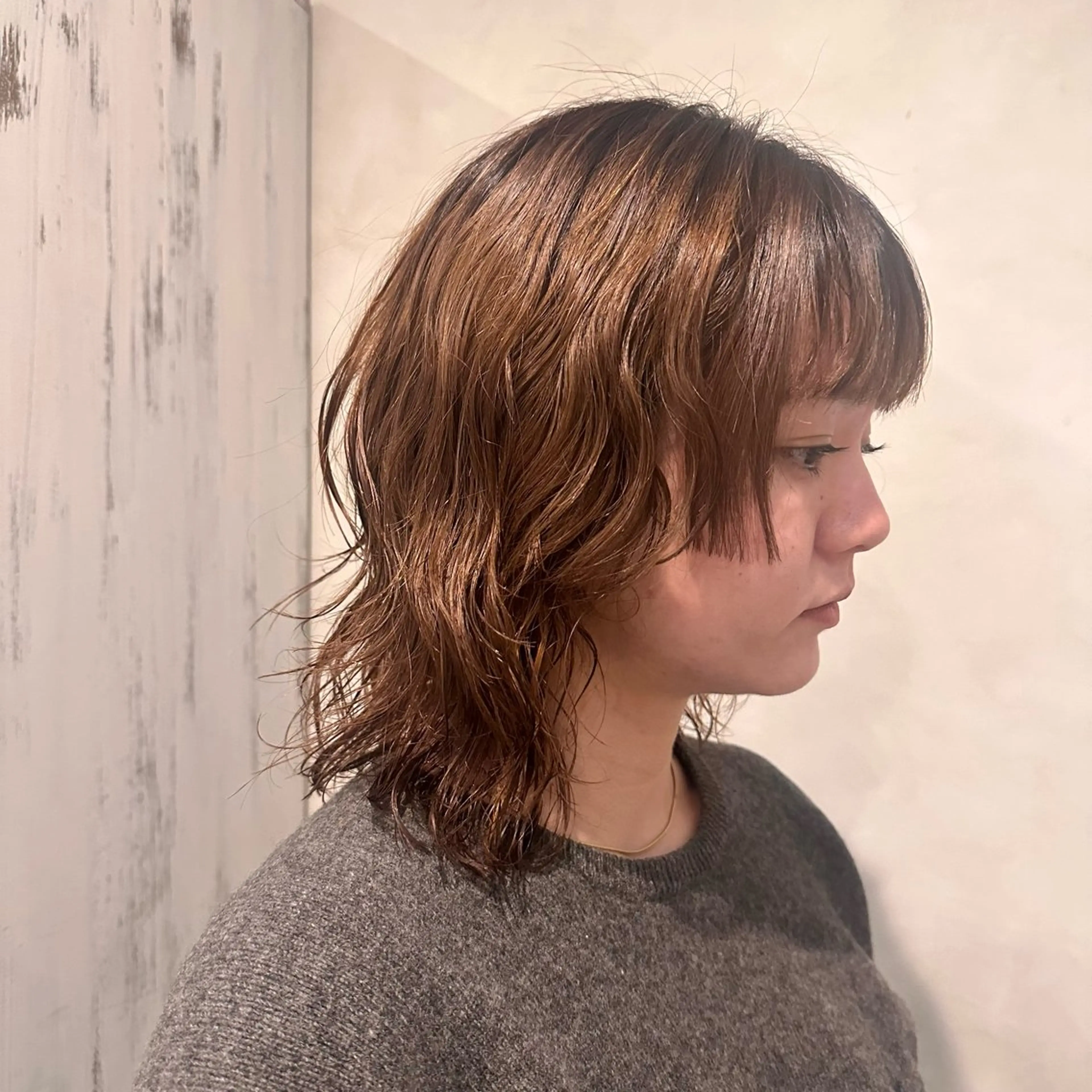 ミディアム パーマ ミディアムパーマ 顔まわりレイヤー 顔周りカット 姫カット レイヤーカット カット トリートメント Aust hair Stella新宿所属・Yuki☺︎パーマ レイヤーカットウルフのヘアスタイル