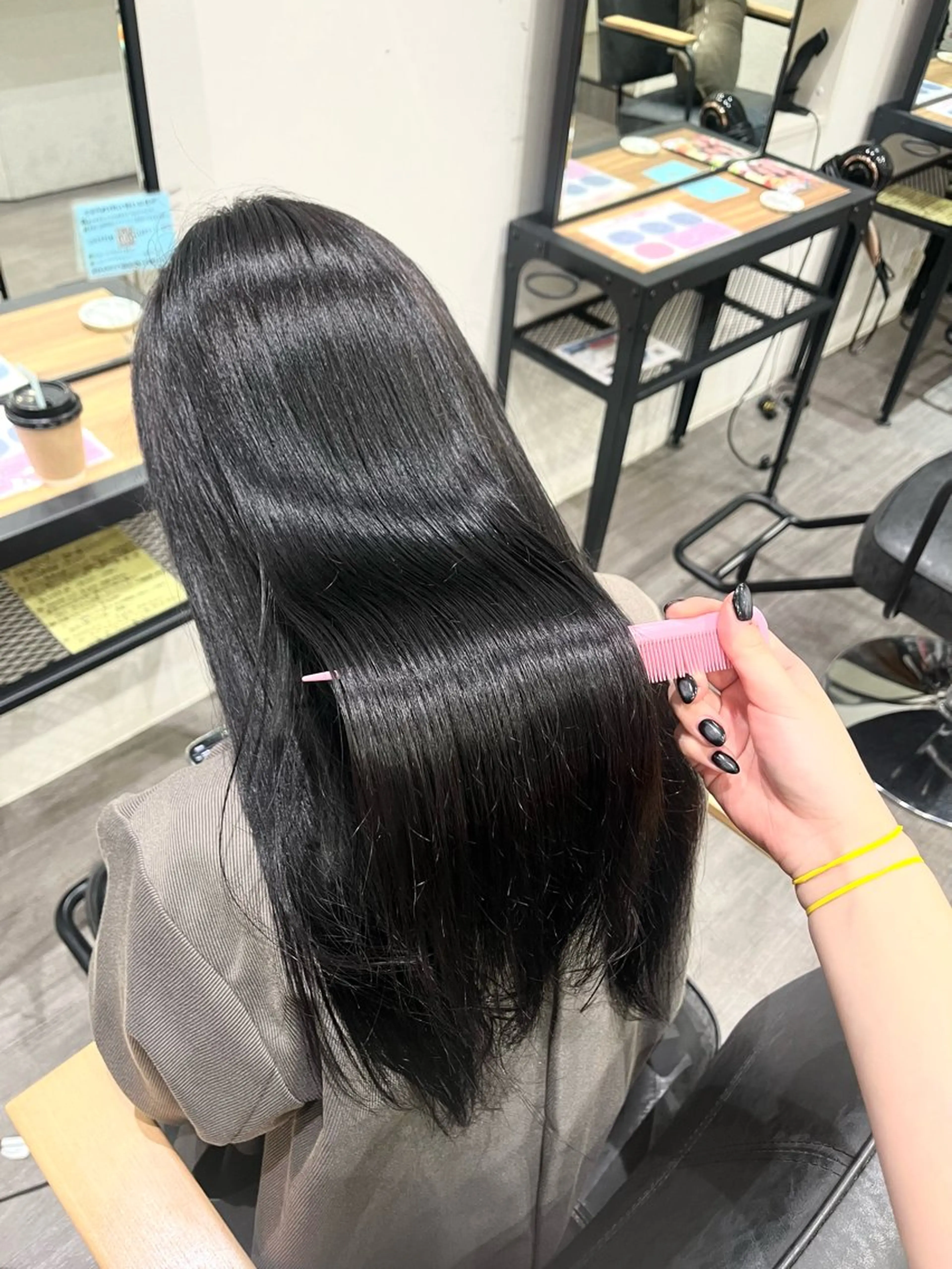 ロング カラー 黒髪 ヘアカラー cocotte🫧 絹村 琴美のヘアスタイル