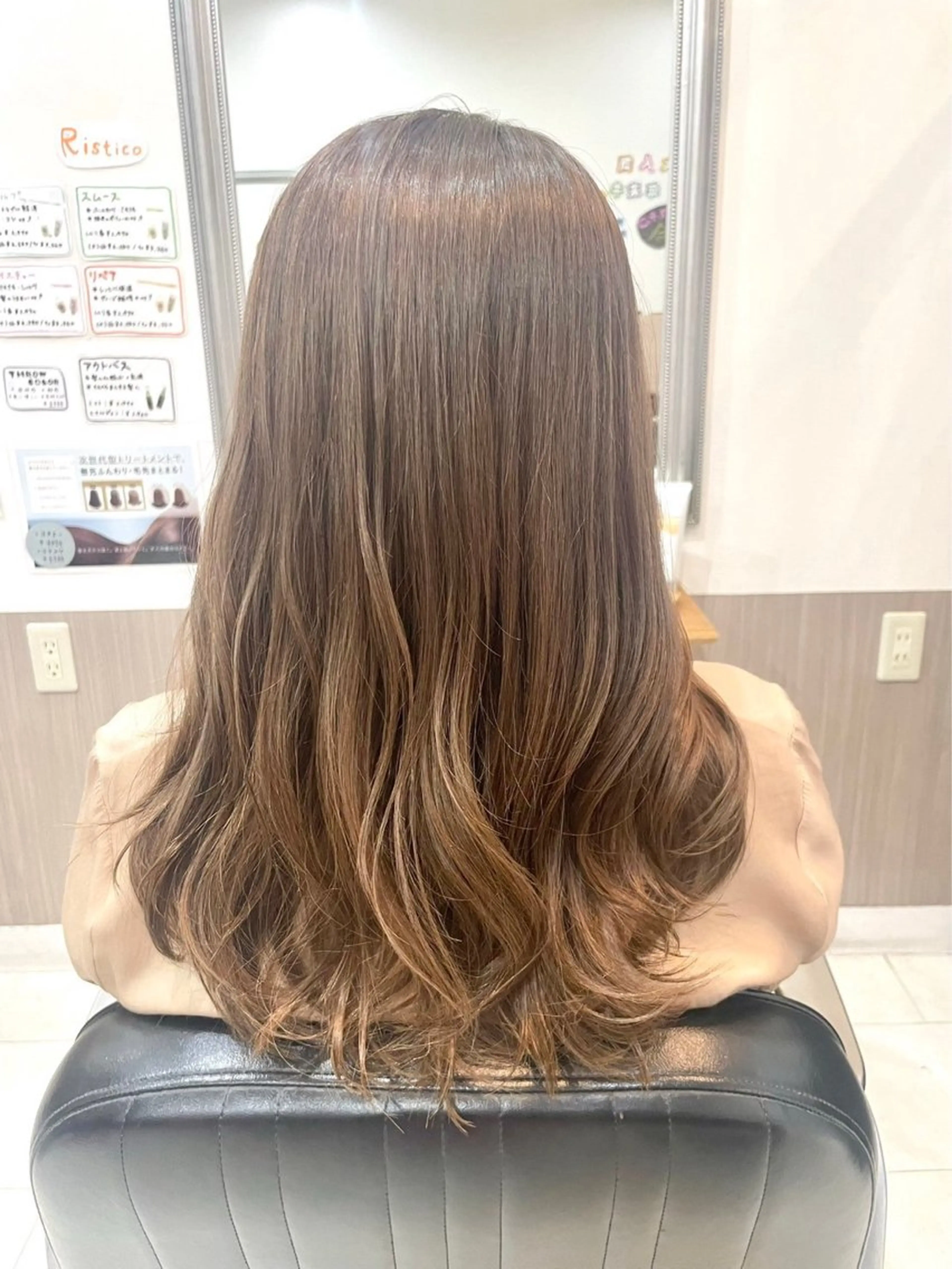 セミロング カラー 生尾 虹水のヘアスタイル