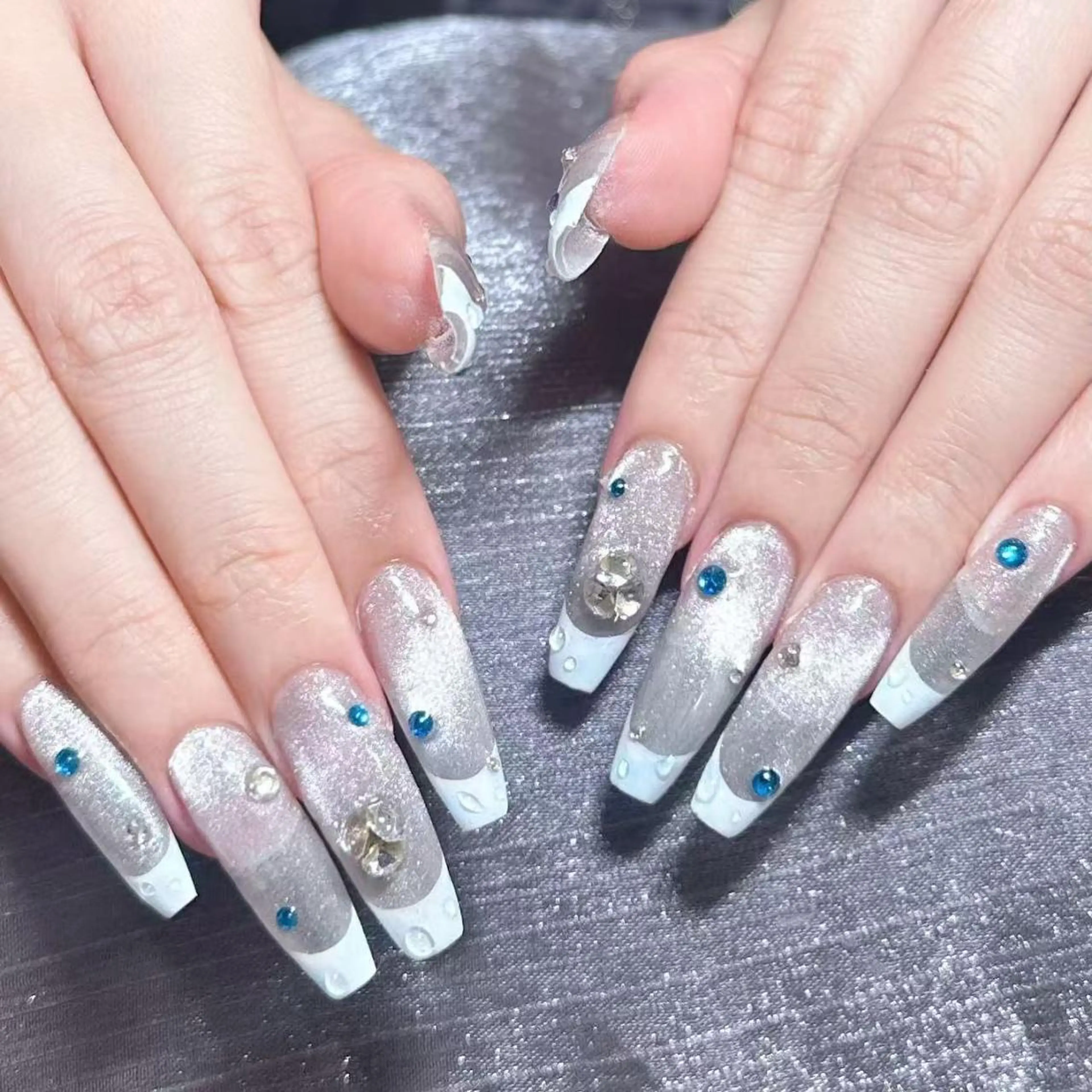 ネイル アートネイル オーロラネイル ガーリー キラキラネイル 韓国ネイル ハンドネイル YOYO 💅のネイルデザイン