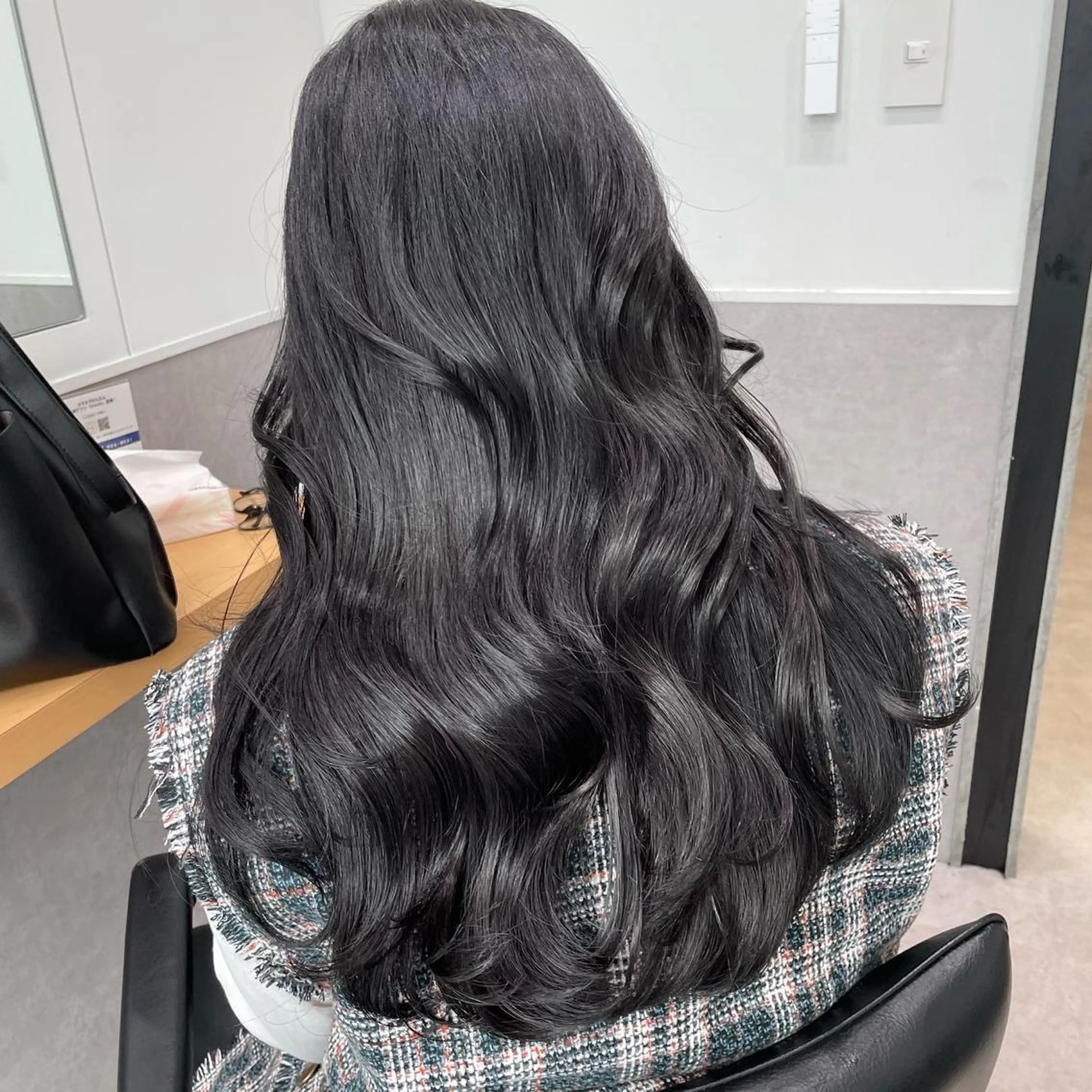 ロング カラー 黒髪 ブルーカラー ブルーブラック 透明感カラー GO TODAY シェアサロン 新宿Aura店所属・佐藤 高徳のヘアスタイル