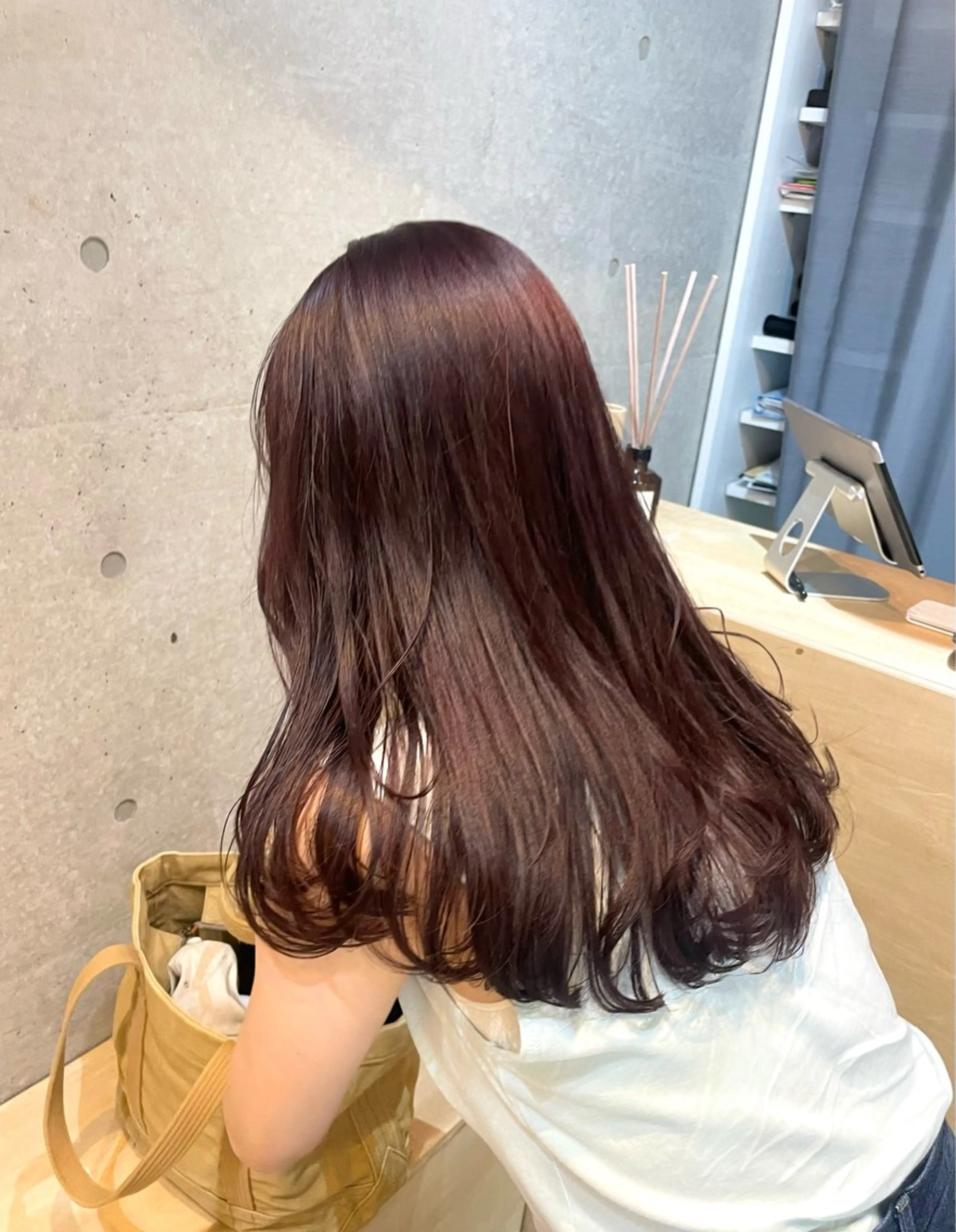 セミロング カラー ブラウンカラー レッドカラー レッドブラウン カット ヘアカラー トリートメント 【arc】Ruri コテ巻き風パーマのヘアスタイル