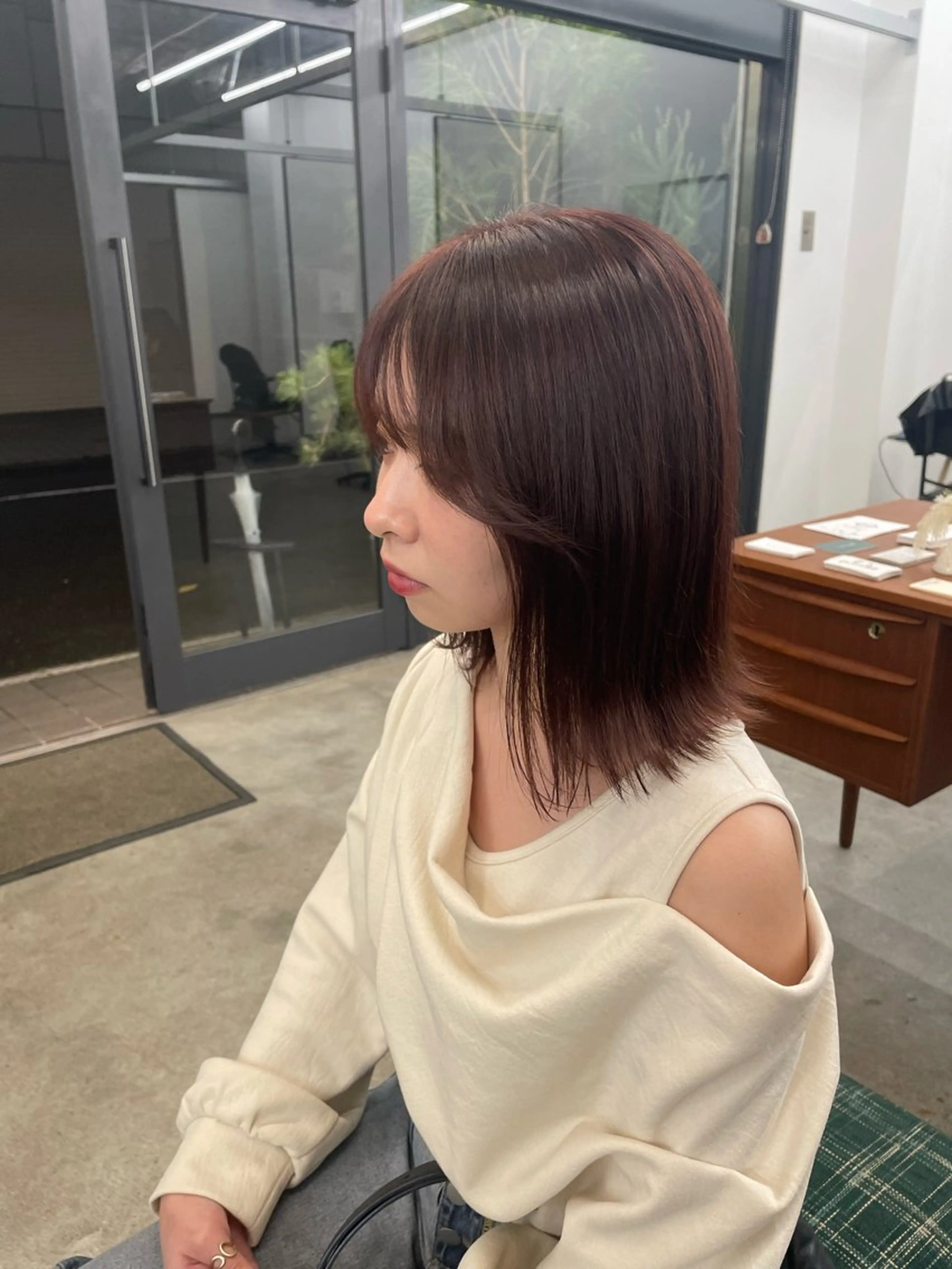 ミディアム カラー ブラウンカラー ピンクカラー ピンクブラウン レイヤーパーマ、ボブ 小須田ゆあのヘアスタイル