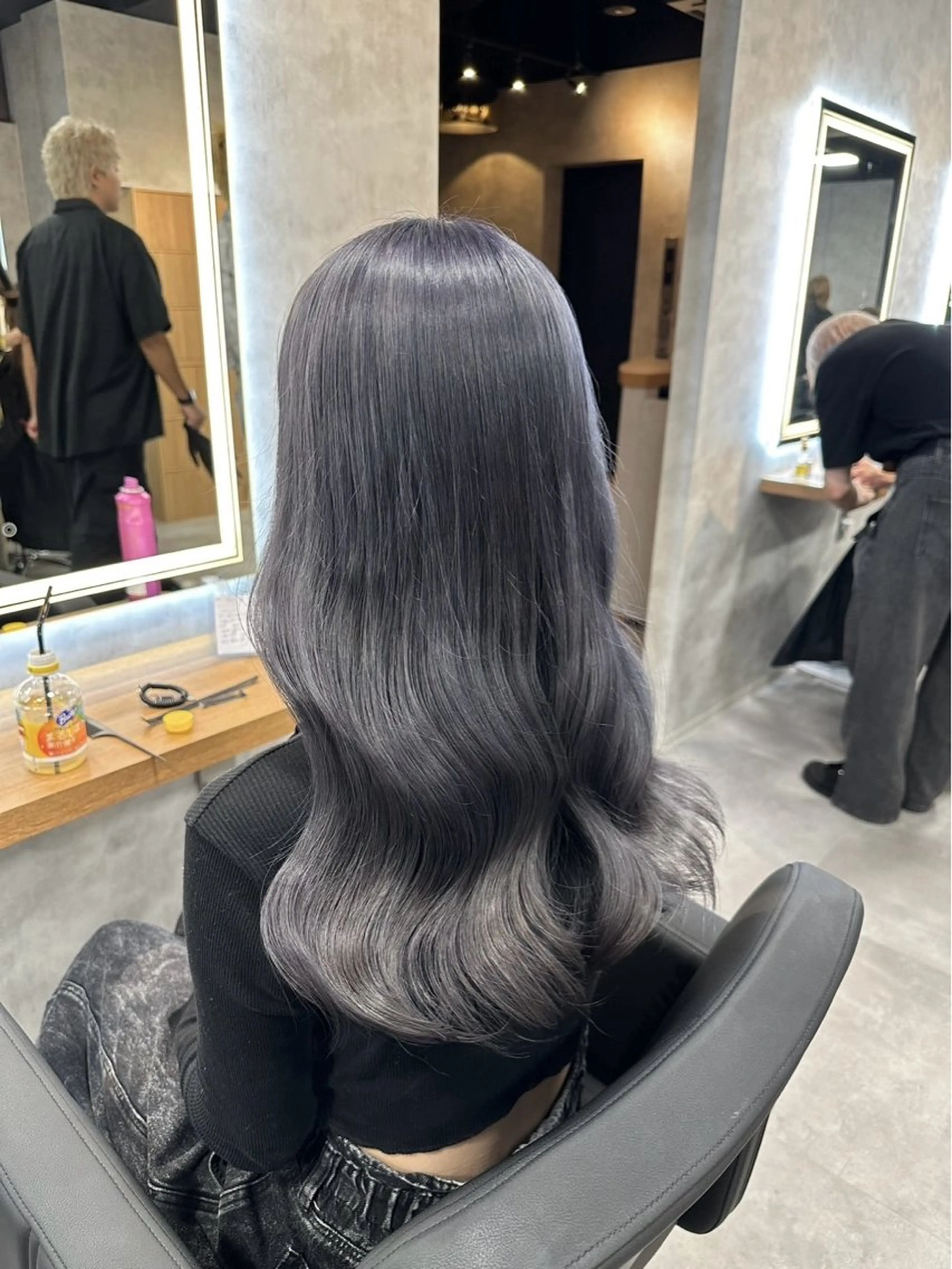ロング カラー パーマ ヘアアレンジ ヘアカラー トリートメント ヘッドスパ ヘアセット 透明感ブリーチカラー 🌈TOMOHIROのヘアスタイル