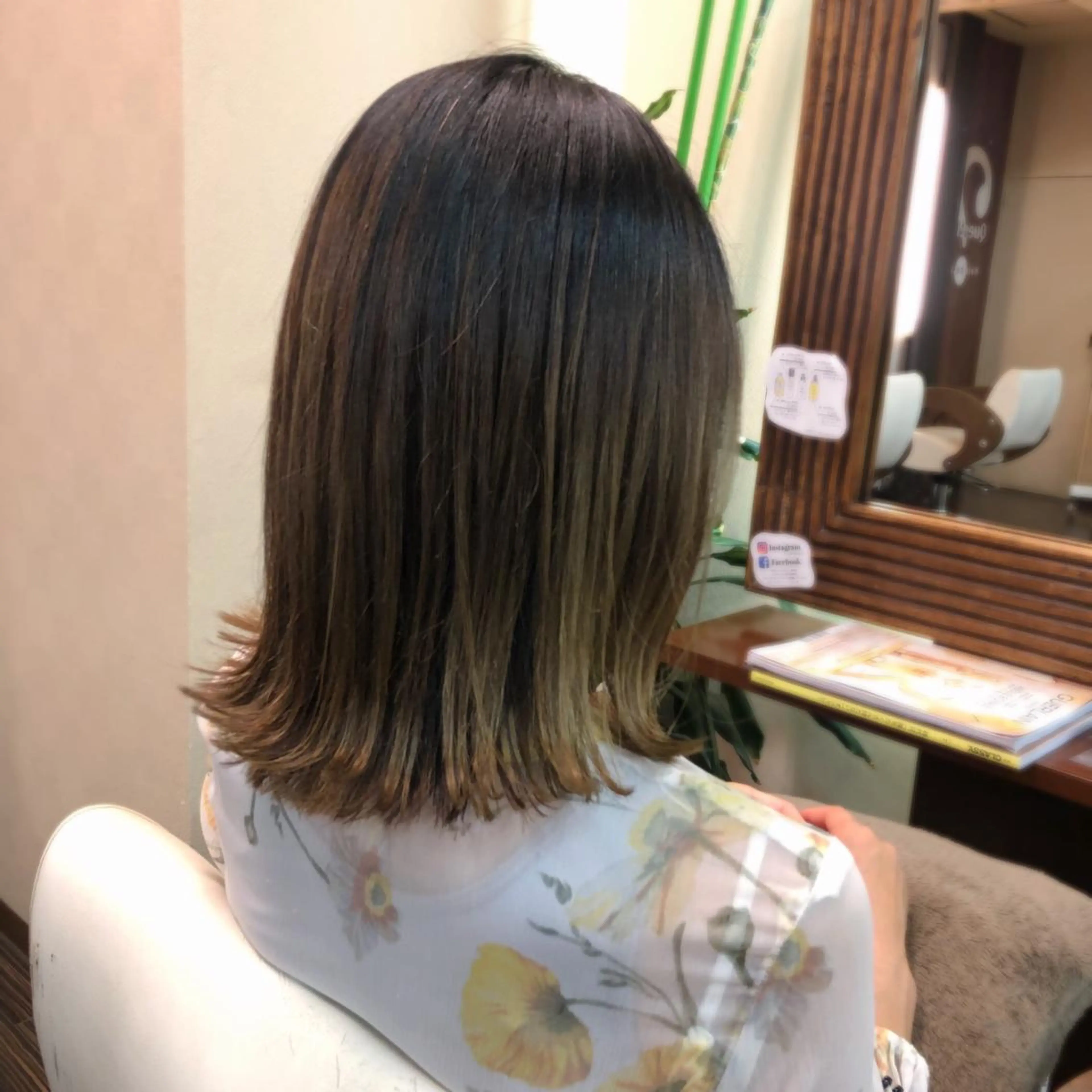 ミディアム カラー ヘアカラー トリートメント 山崎 絵莉香のヘアスタイル