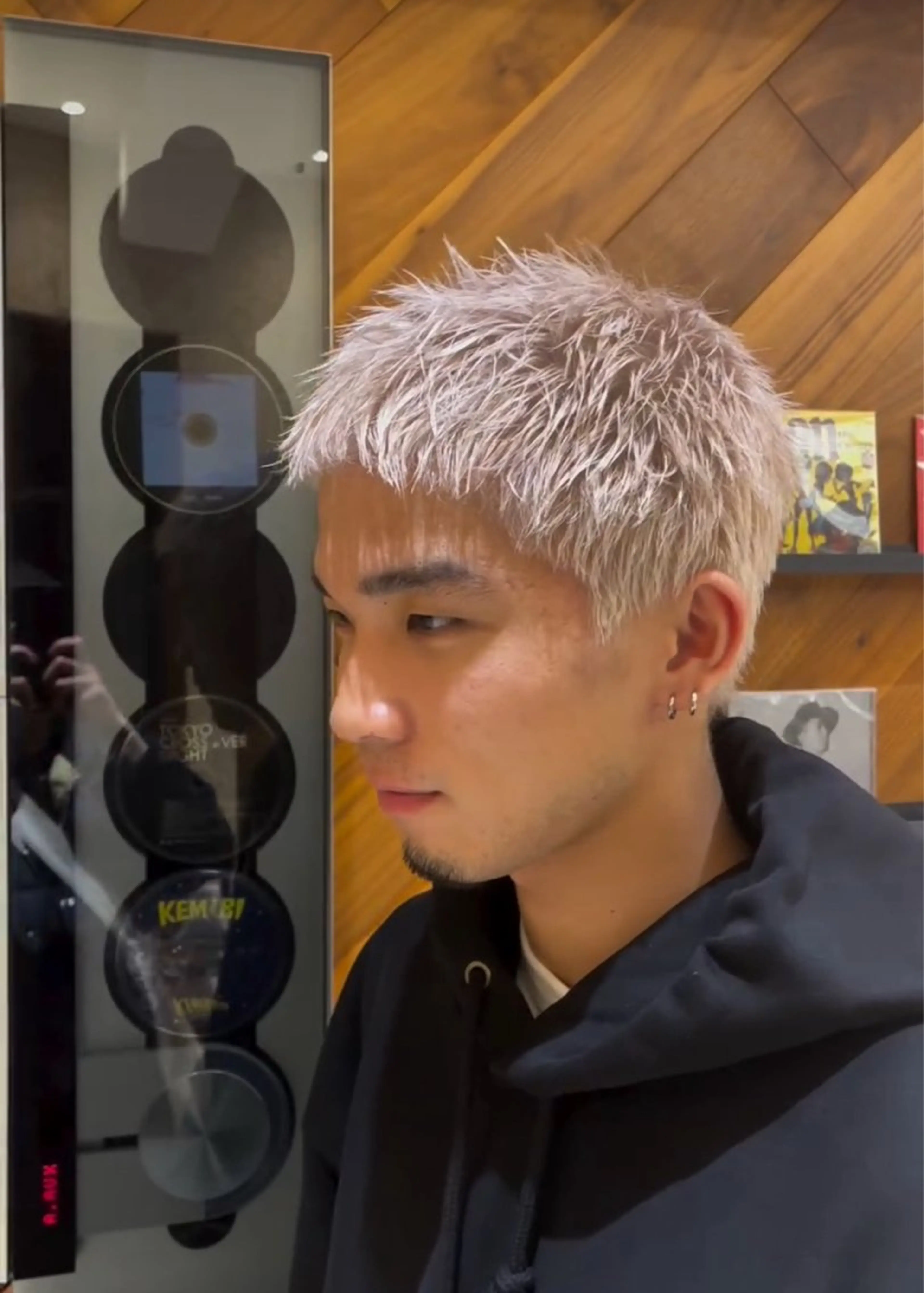 ショート カラー ブリーチ ブロンド ケアブリーチ ホワイトブロンド ヘアカラー トリートメント ハイトーン/デザイン 新宿👩‍🦳戸羽のヘアスタイル