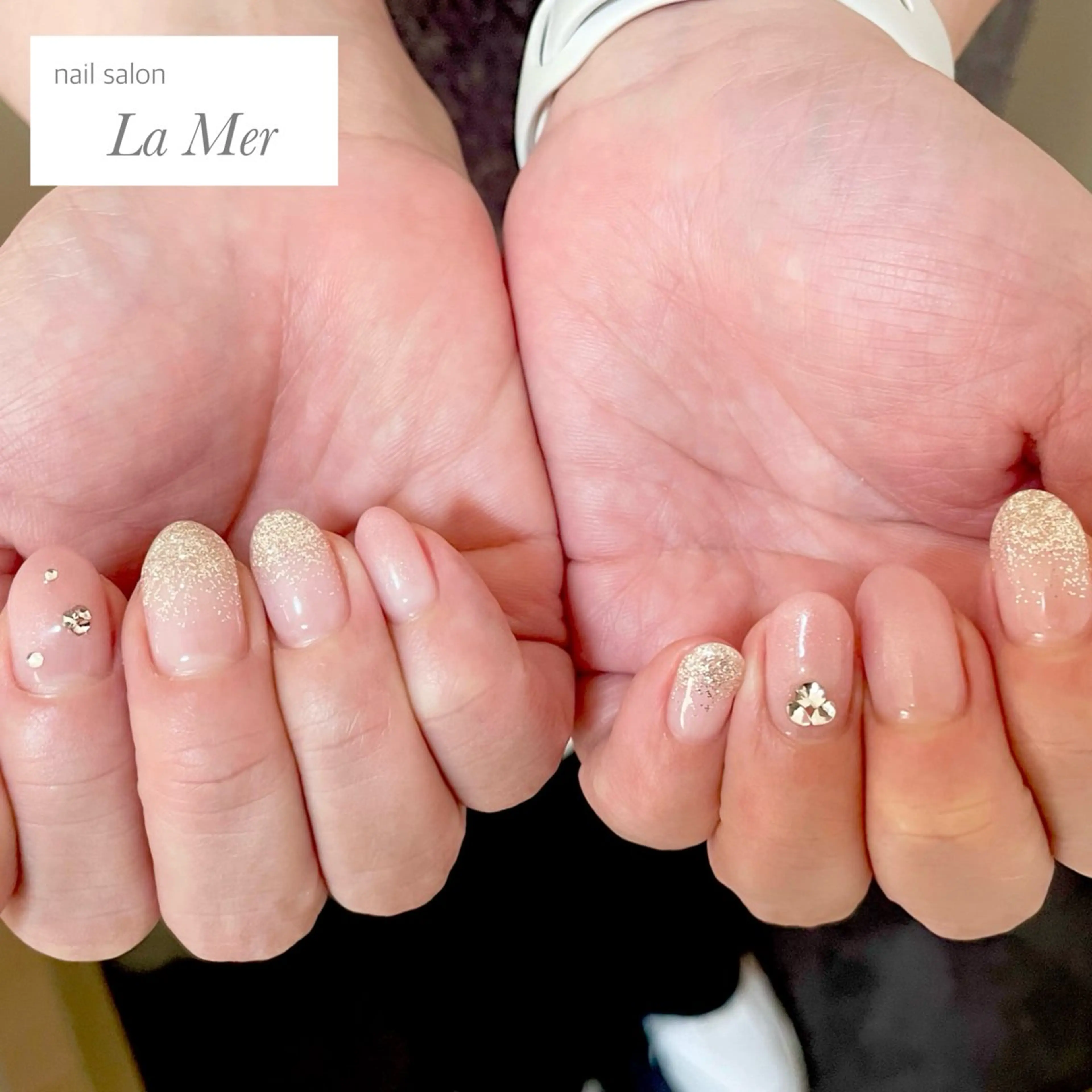 ネイル ジェルネイル グラデーション ラメ(グリッター) ラメグラデーション オフィスネイル ハンドネイル nailsalon La Merのネイルデザイン
