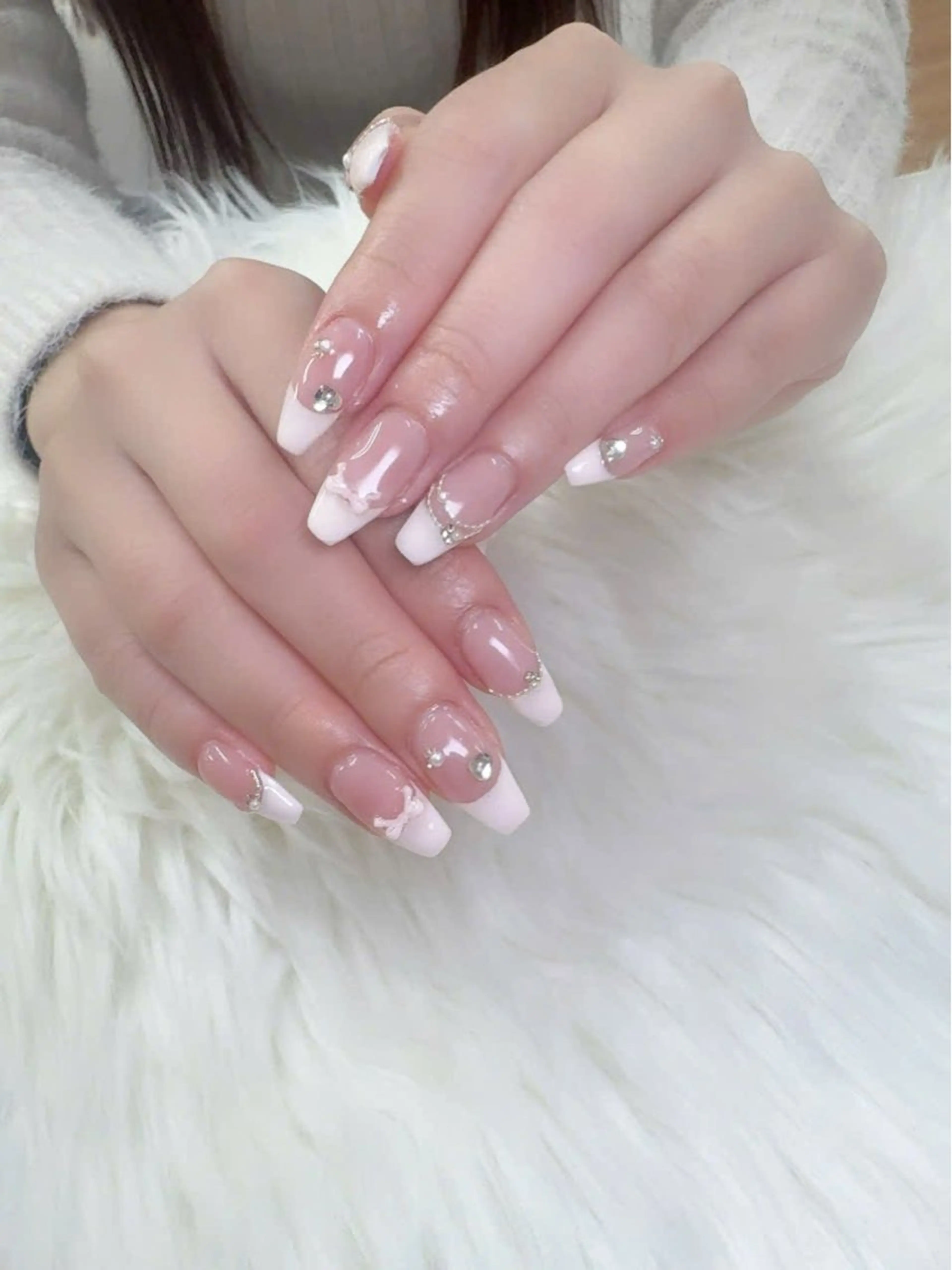 ネイル フレンチネイル グラデーション キラキラネイル 韓国ネイル マグネットネイル ハンドネイル ハンドケア Hara Nail 【パラジェル使用】のネイルデザイン
