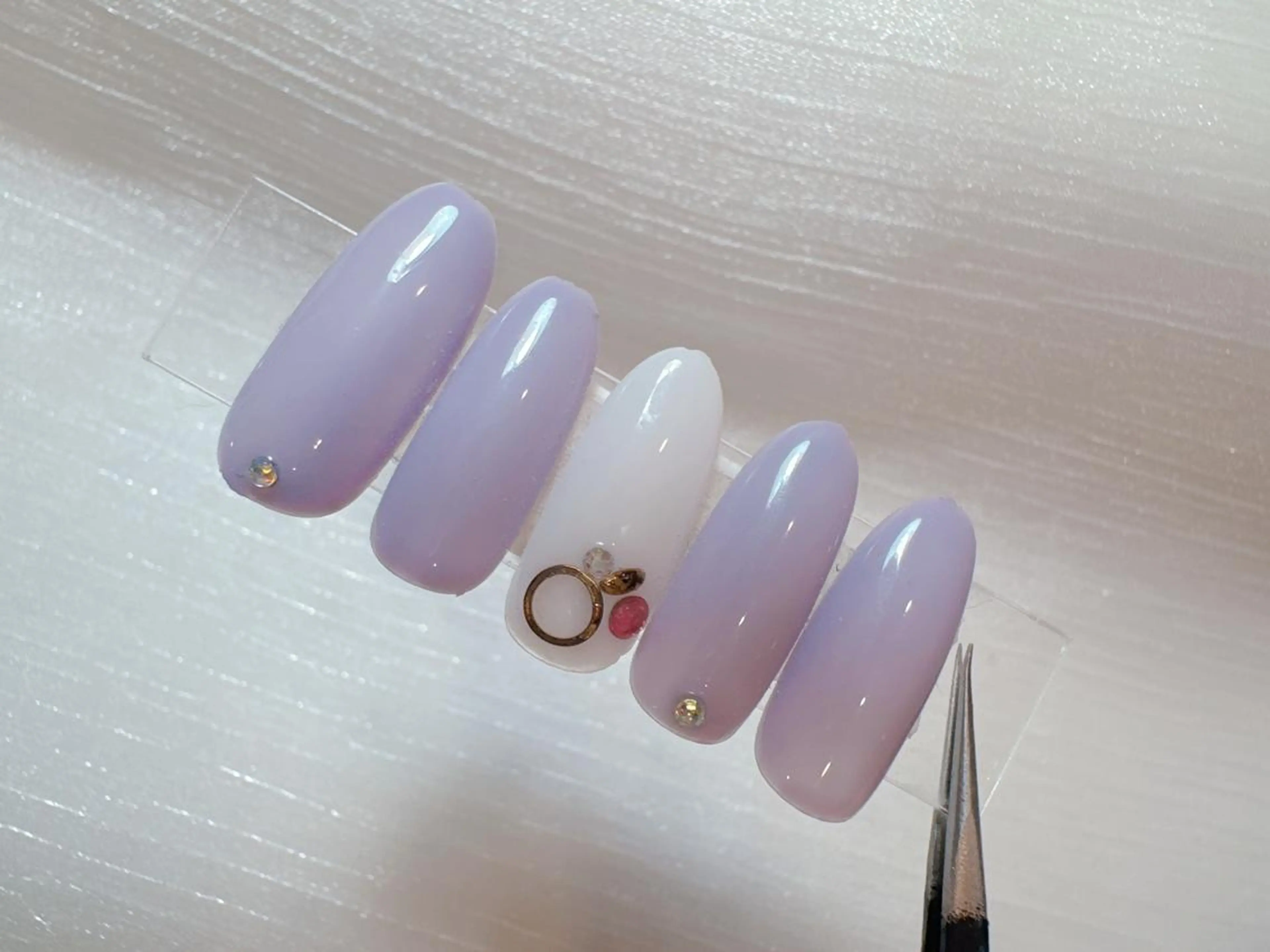 ネイル べっ甲ネイル フットネイル フレンチネイル グラデーション 氷ネイル・うるうるネイル ハンドネイル 桃山 莉緒のネイルデザイン