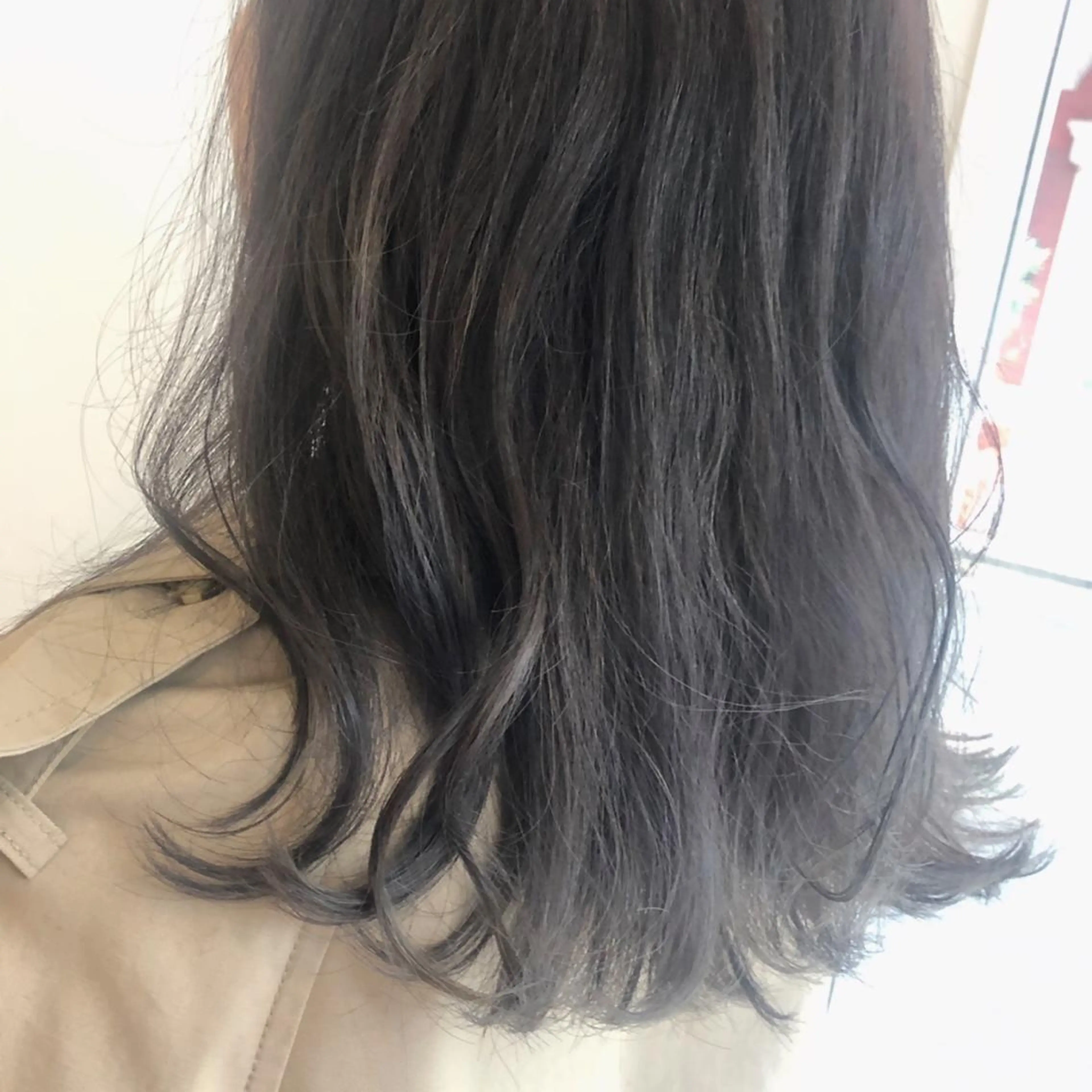 セミロング カラー アッシュ バレイヤージュ シルバー シルバーアッシュ レイヤーカット ヘアカラー Rina  のヘアスタイル