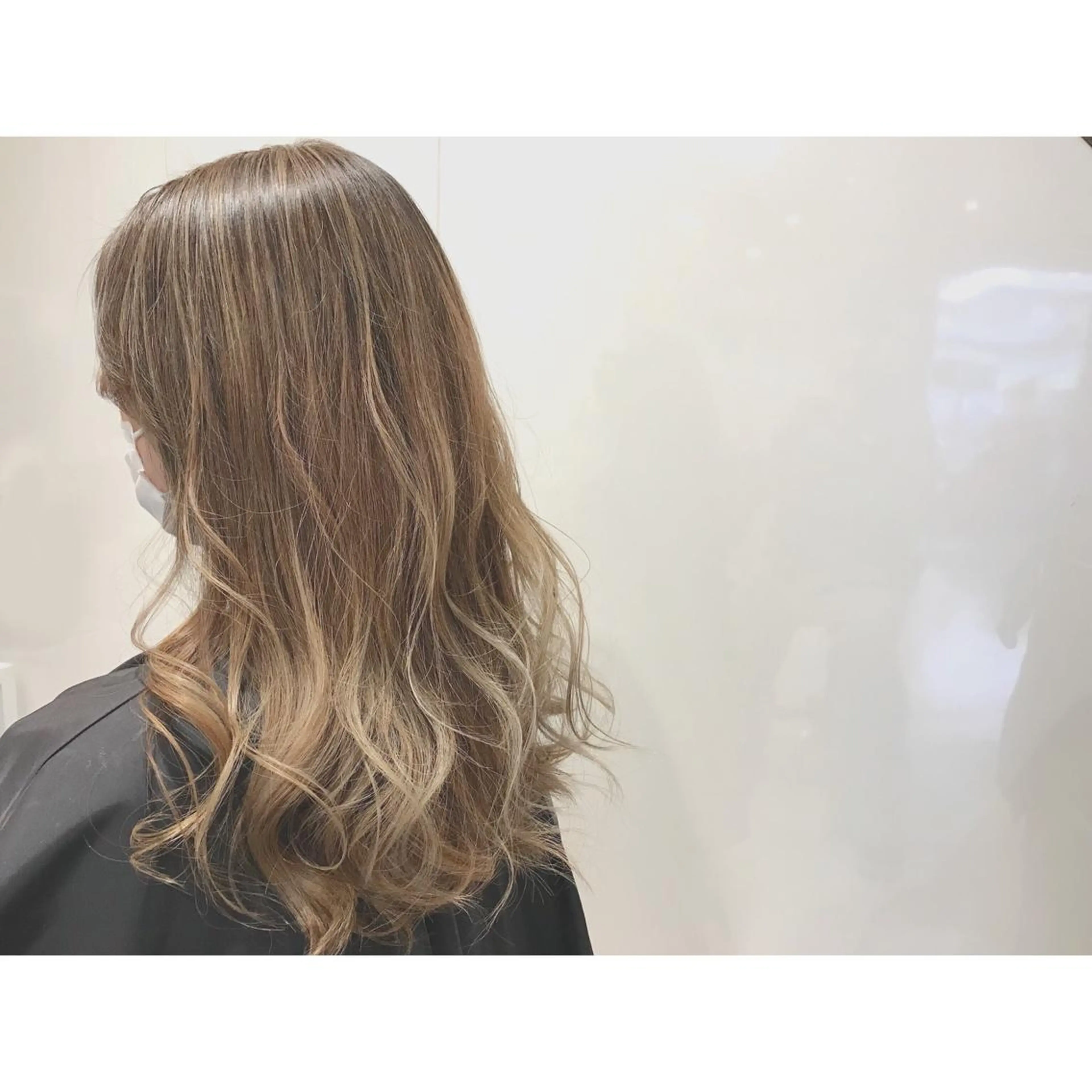 ロング カラー アッシュ ベージュカラー ハイライトカラー ハイトーンカラー 外国人風カラー なかにし まゆみのヘアスタイル