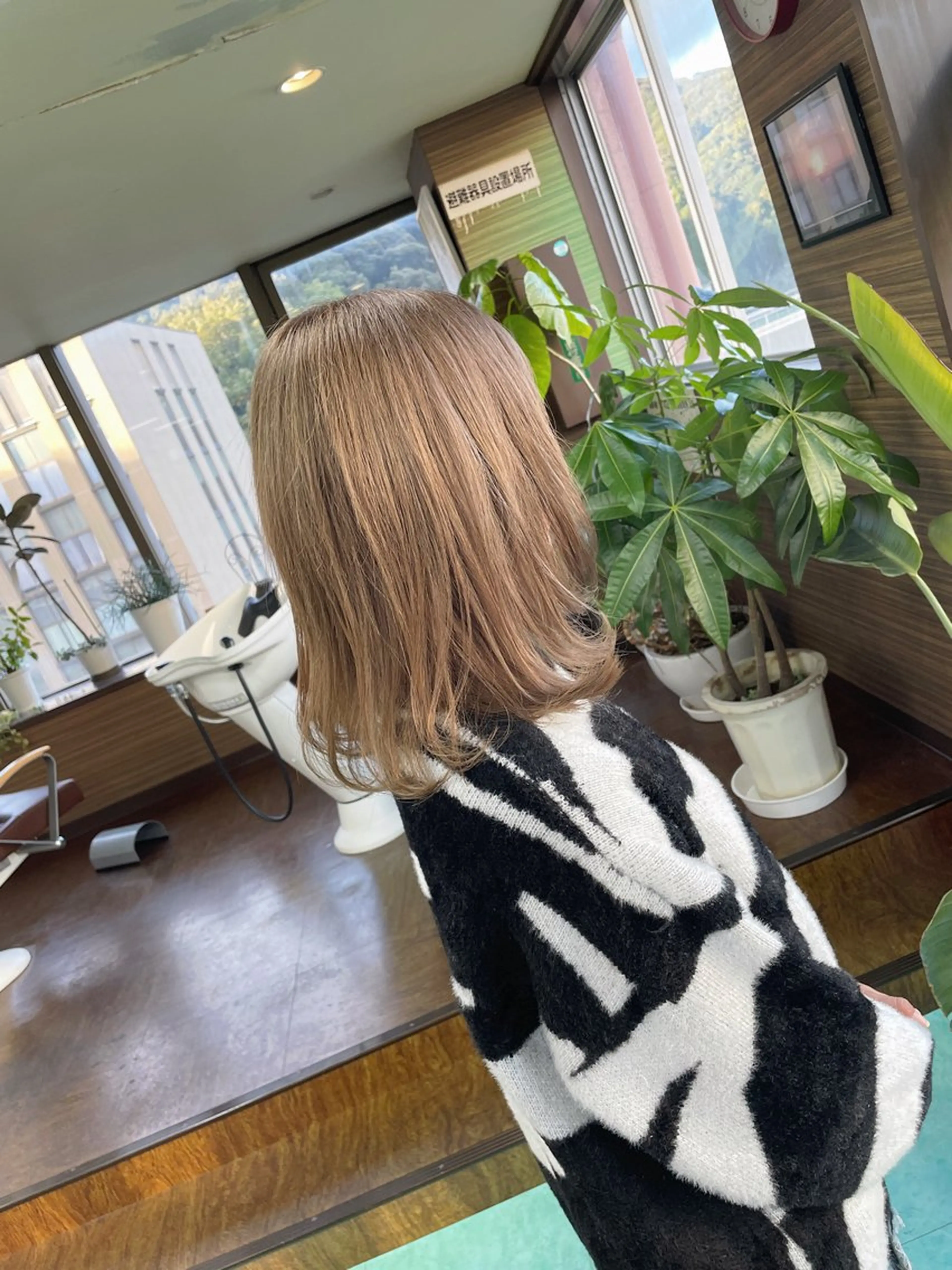 ミディアム カラー ベージュカラー ブリーチ ブロンド ブロンドベージュ オレンジ ヘアカラー 土居 正季のヘアスタイル
