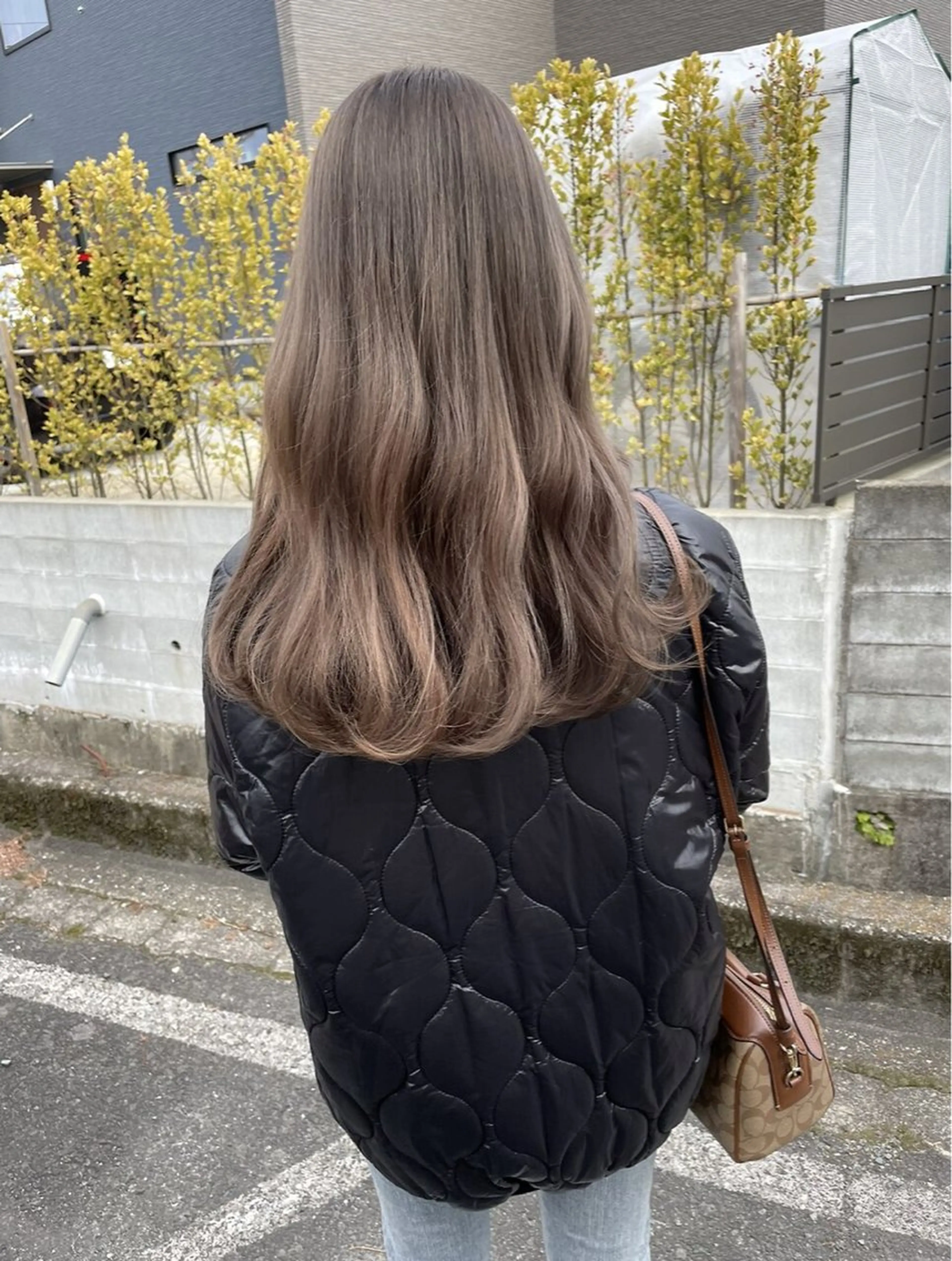 セミロング ボブ 髪質改善 韓国風ヘア レイヤーカット 縮毛矯正 suii..hair designブリーチのヘアスタイル