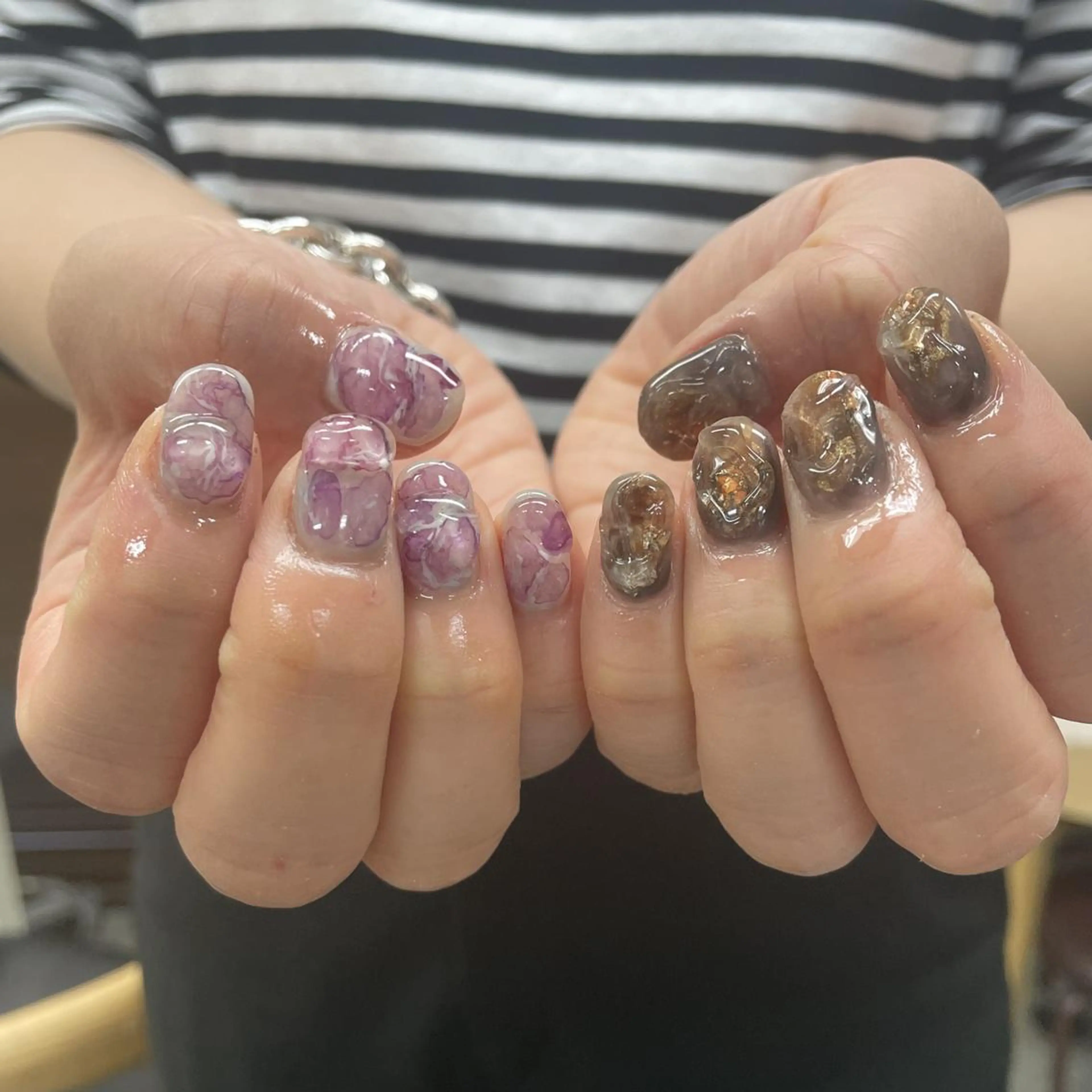 ネイル アートネイル べっ甲ネイル ジェルネイル グリーン マグネットネイル nailstudio eviz新宿店のネイルデザイン