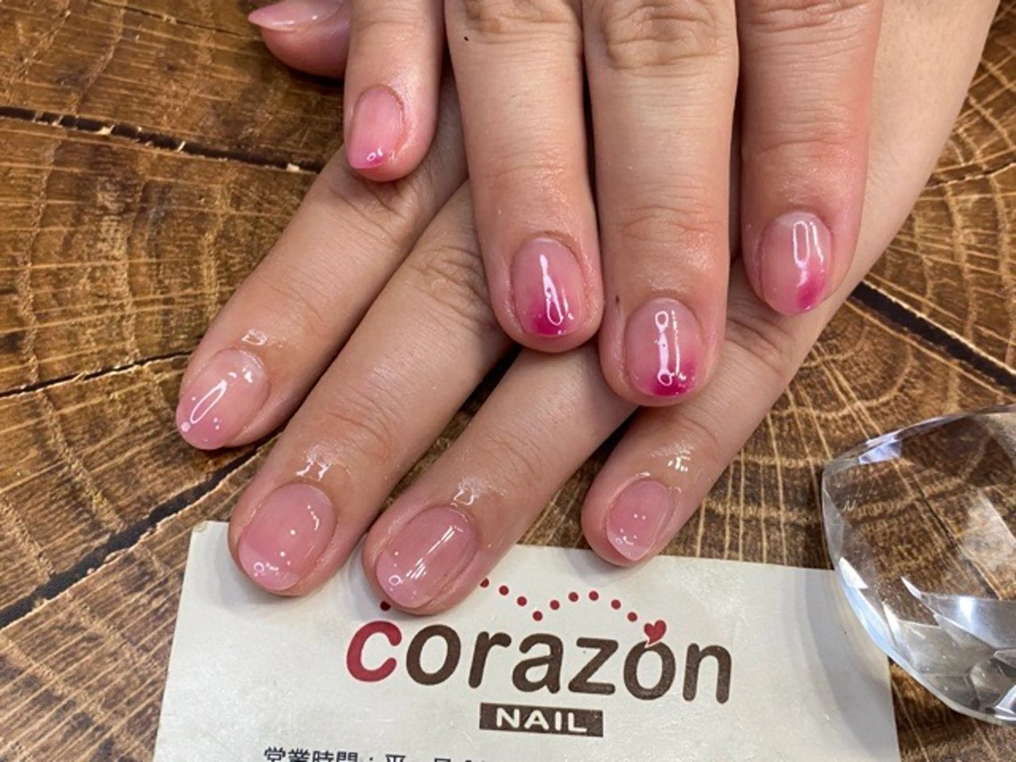 ネイル ジェルネイル ピンク ホワイト ハンドネイル corazon所属・ネイリスト aicoのネイルデザイン