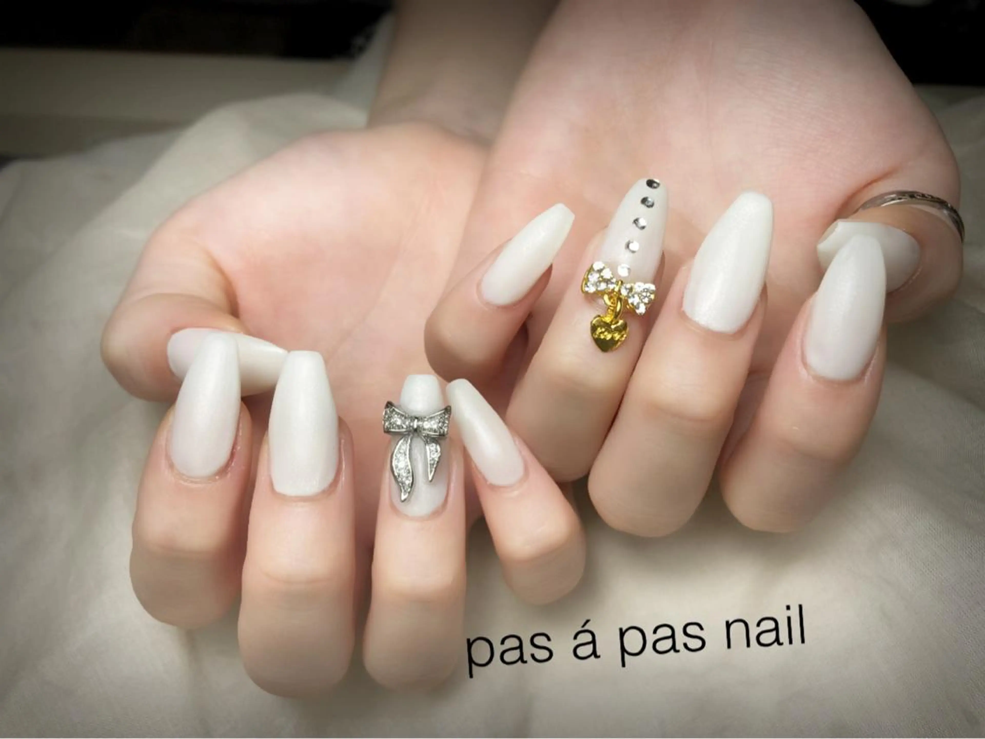 ネイル ハンドネイル Yakko pas á pasのネイルデザイン