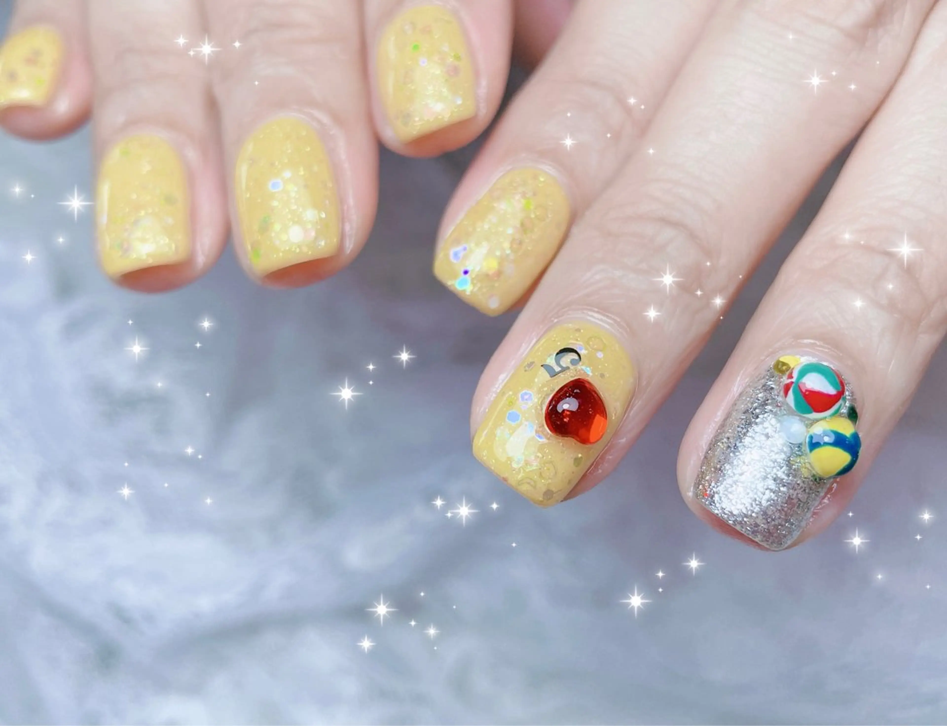 ネイル キラキラネイル 黄色 ハンドネイル FLARE NAIL フレアネイルのネイルデザイン