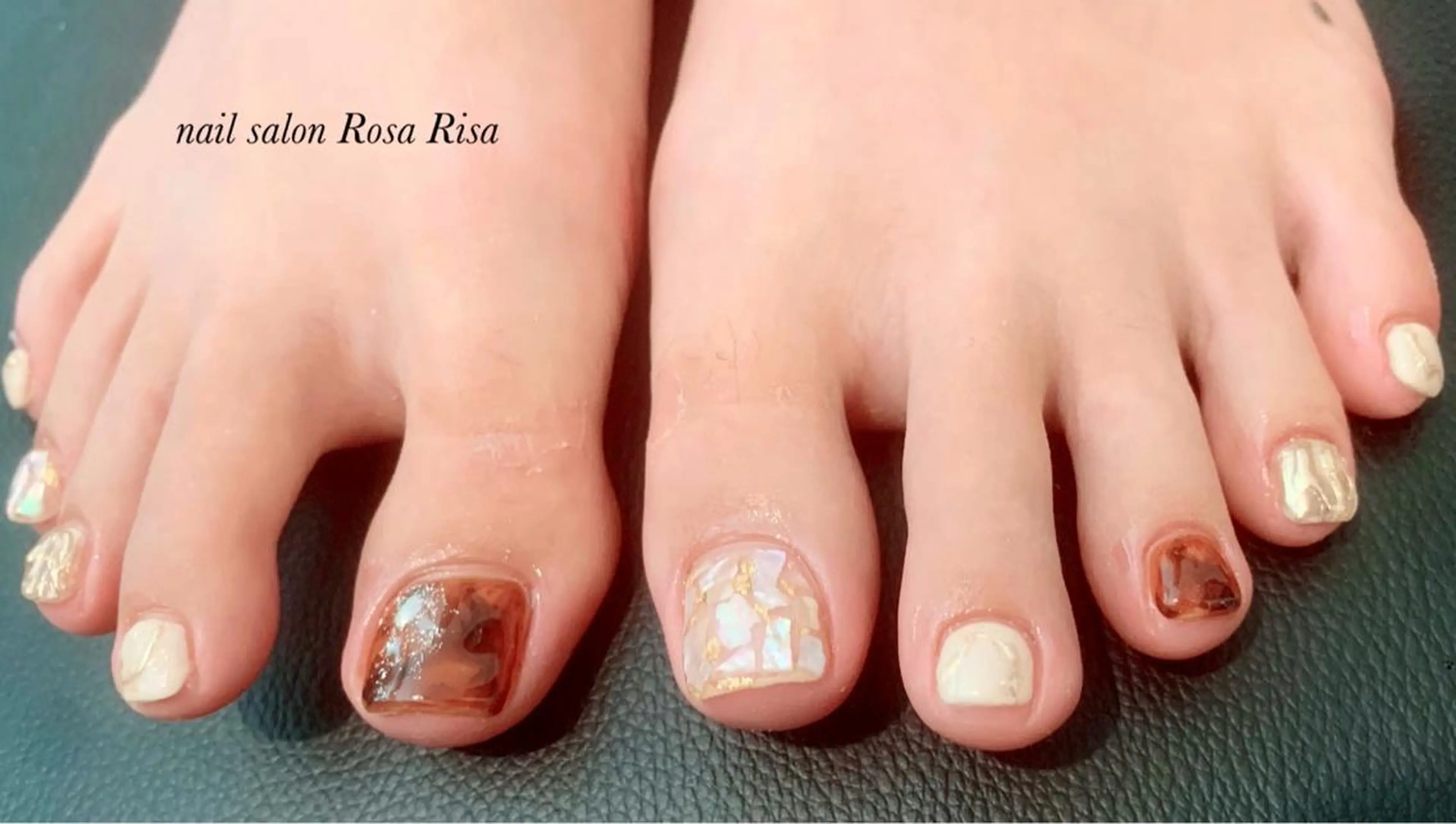 ショート ネイル べっ甲ネイル フットネイル ネイルスタジオ シェイクユアハンズのネイルデザイン