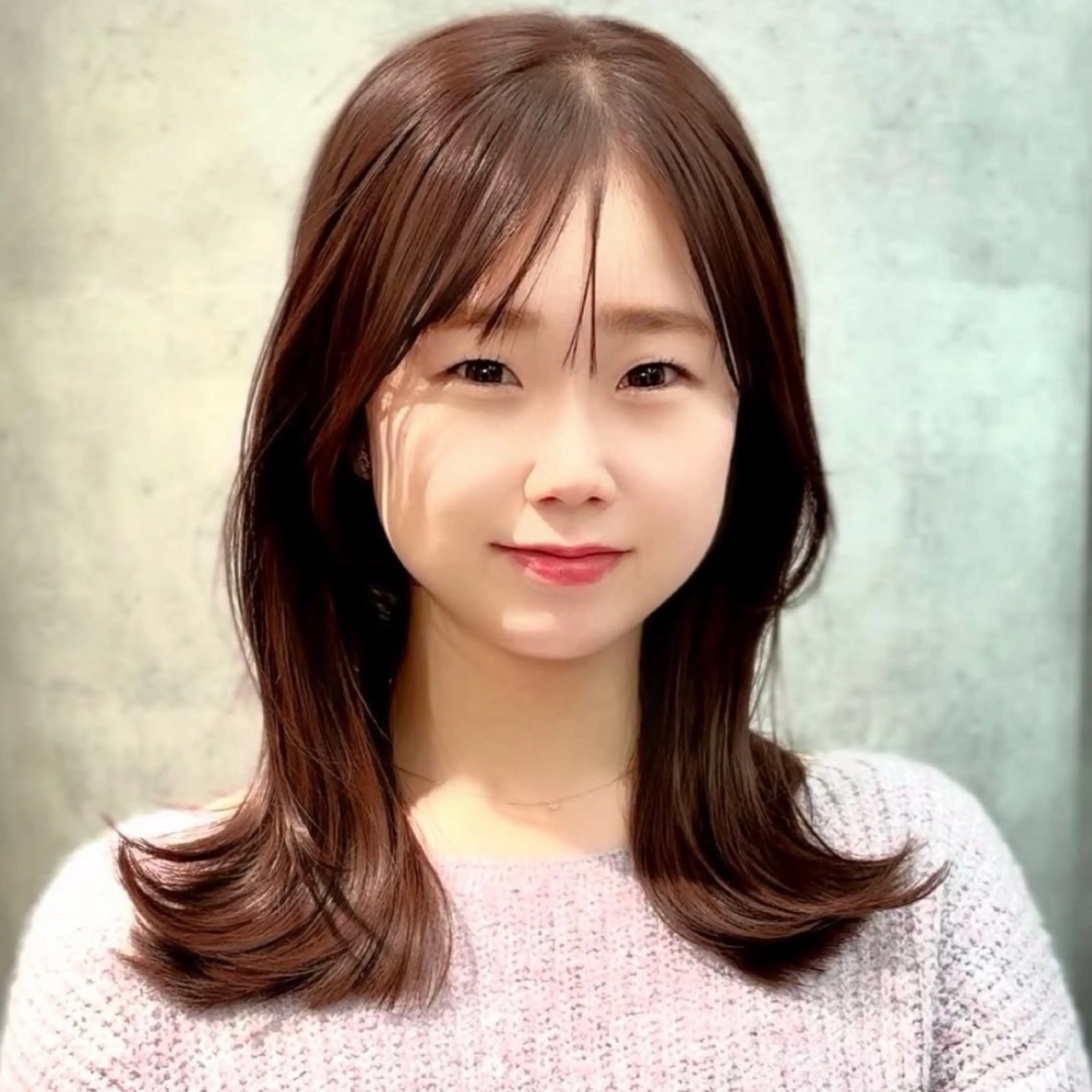 ミディアム くびれヘア 韓国風ヘア レイヤーカット シースルーバング カット ヘアカラー トリートメント 新宿/韓国レイヤー 顔まわり/RIKUのヘアスタイル