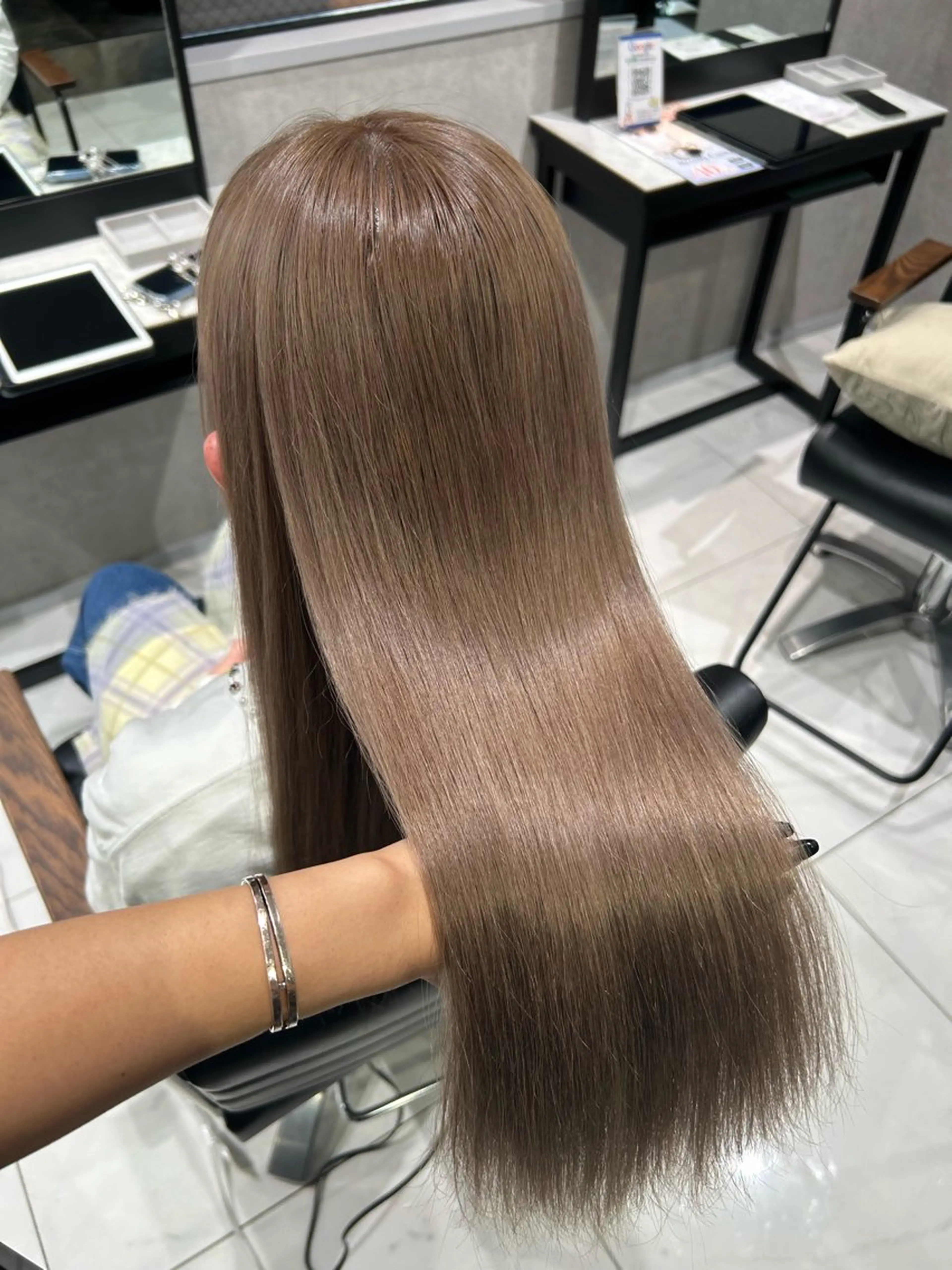 カラー ベージュカラー ヘアカラー 透明感カラー🩵 束感まつげ🪼海月のマツエク・マツパデザイン