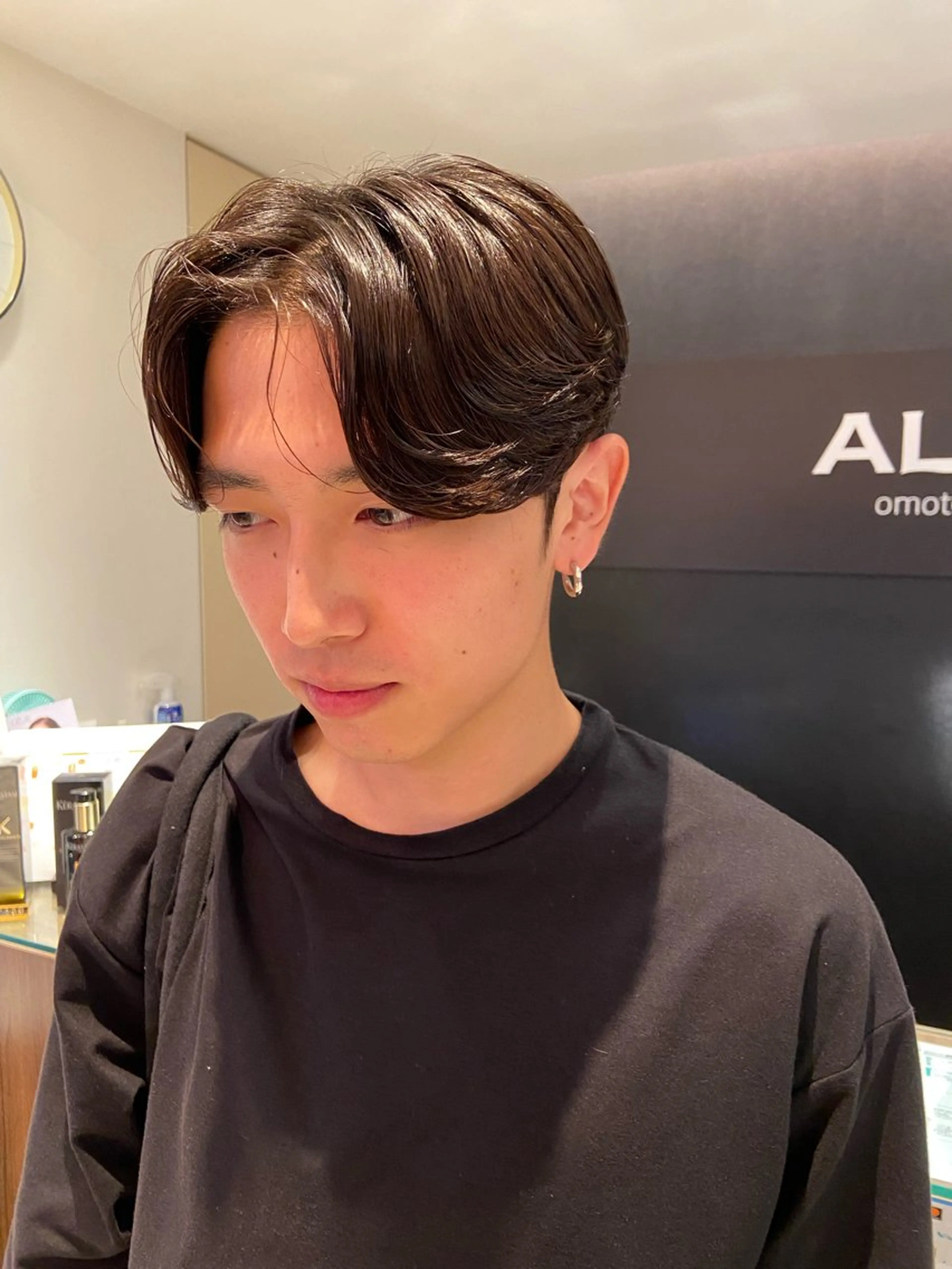 ショート パーマ メンズ センターパート コンマヘア ダウンパーマ カルマパーマ メンズ韓国風 YUKI🇰🇷 カルマ／ダウンパーマのヘアスタイル