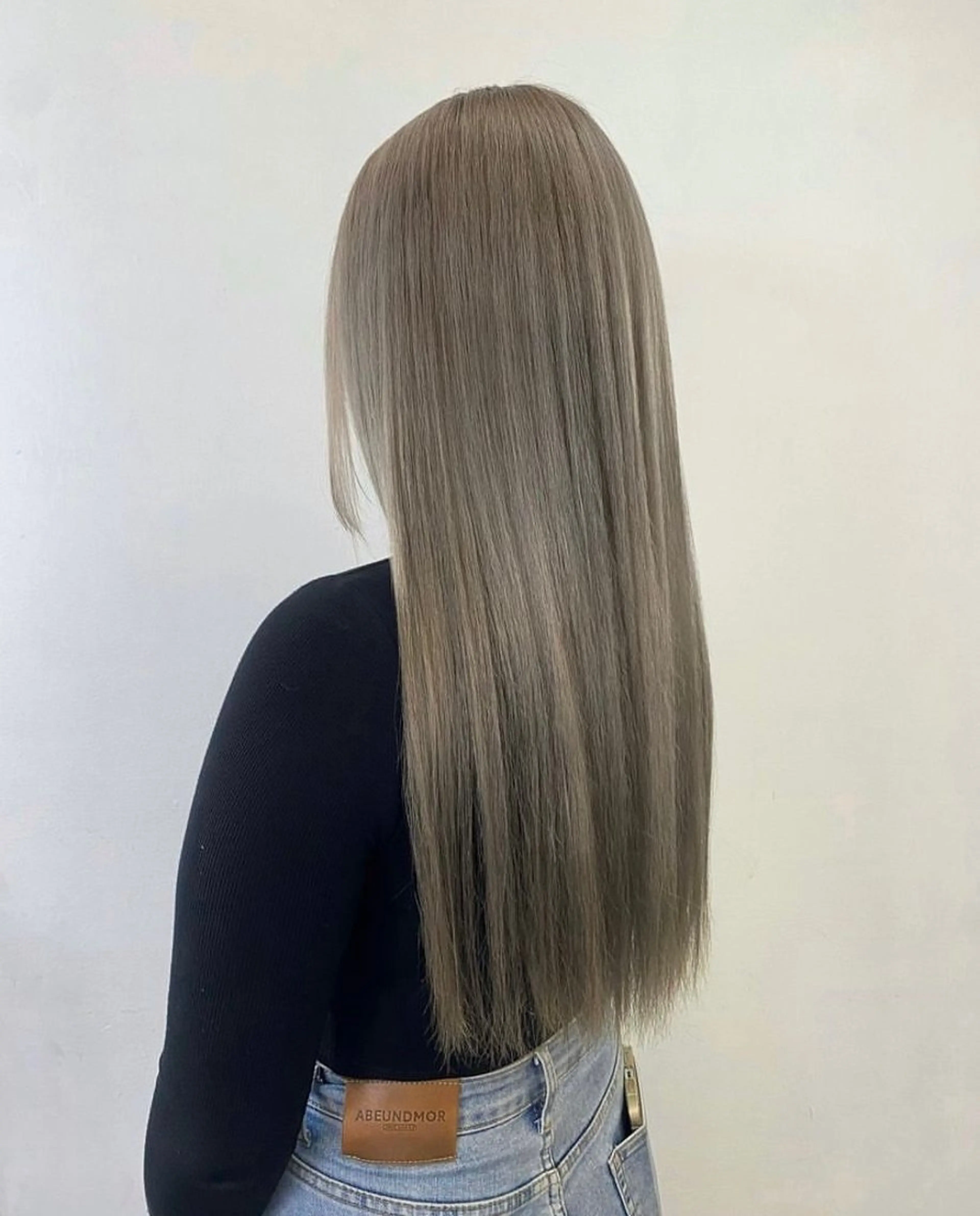 ロング ヘアカラー 栗崎 菜弥のヘアスタイル