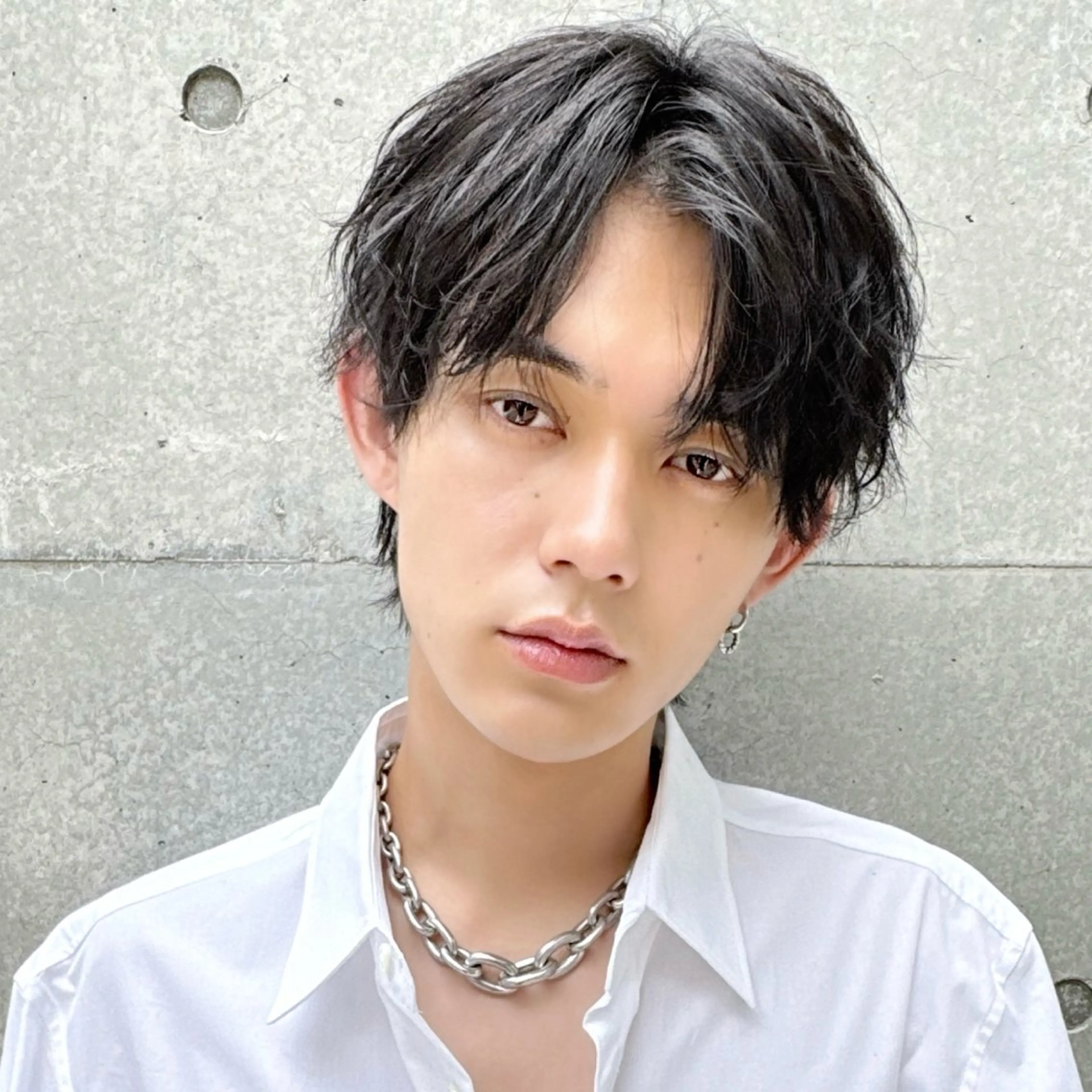 メンズ センターパート コンマヘア メンズデザインカット ダウンパーマ フェザーパーマ カット ヘアセット 表参道メンズパーマ フェザーパーマのヘアスタイル