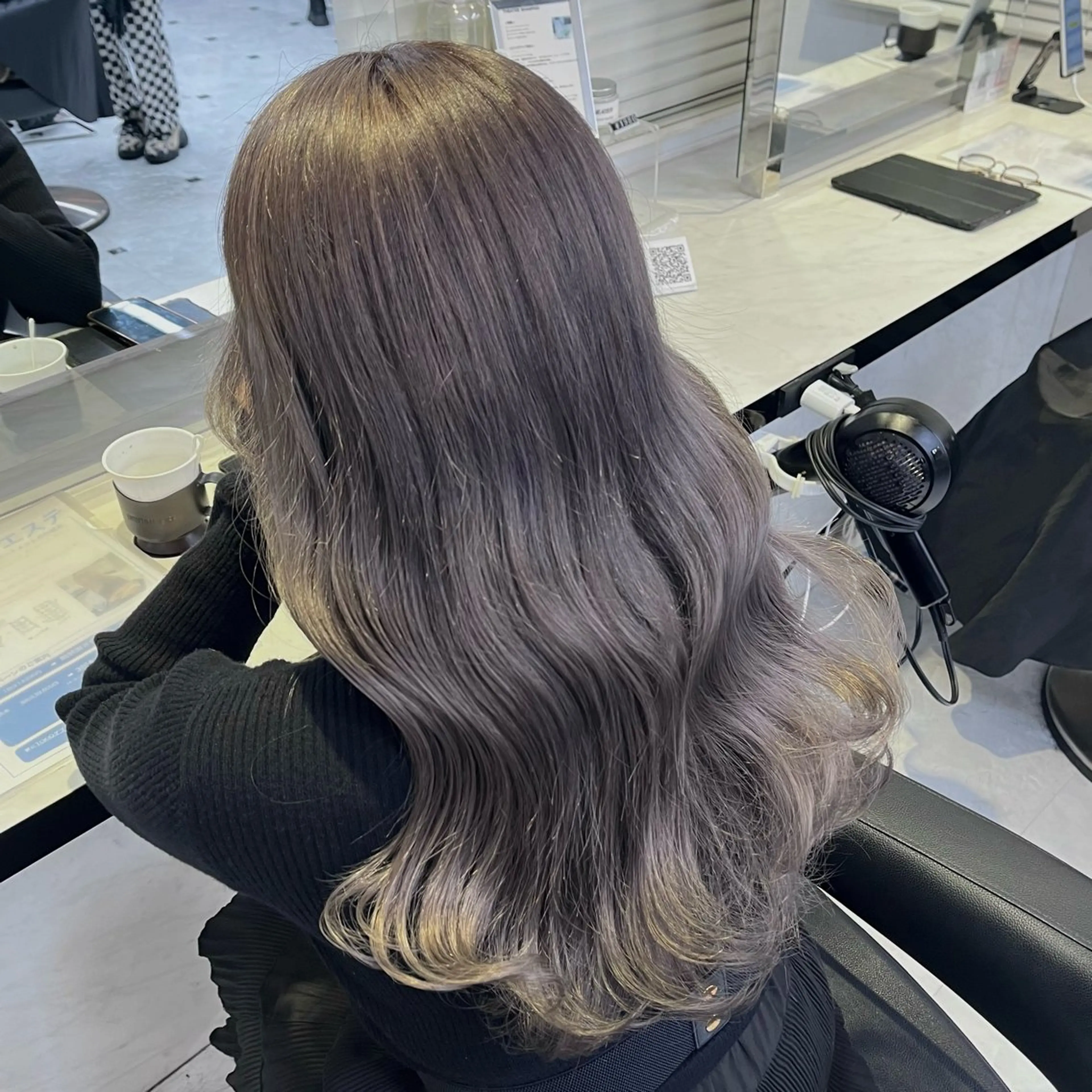 セミロング カラー ヘアアレンジ 🍒透明感カラー🌨 🥕ハイトーンカラーのヘアスタイル