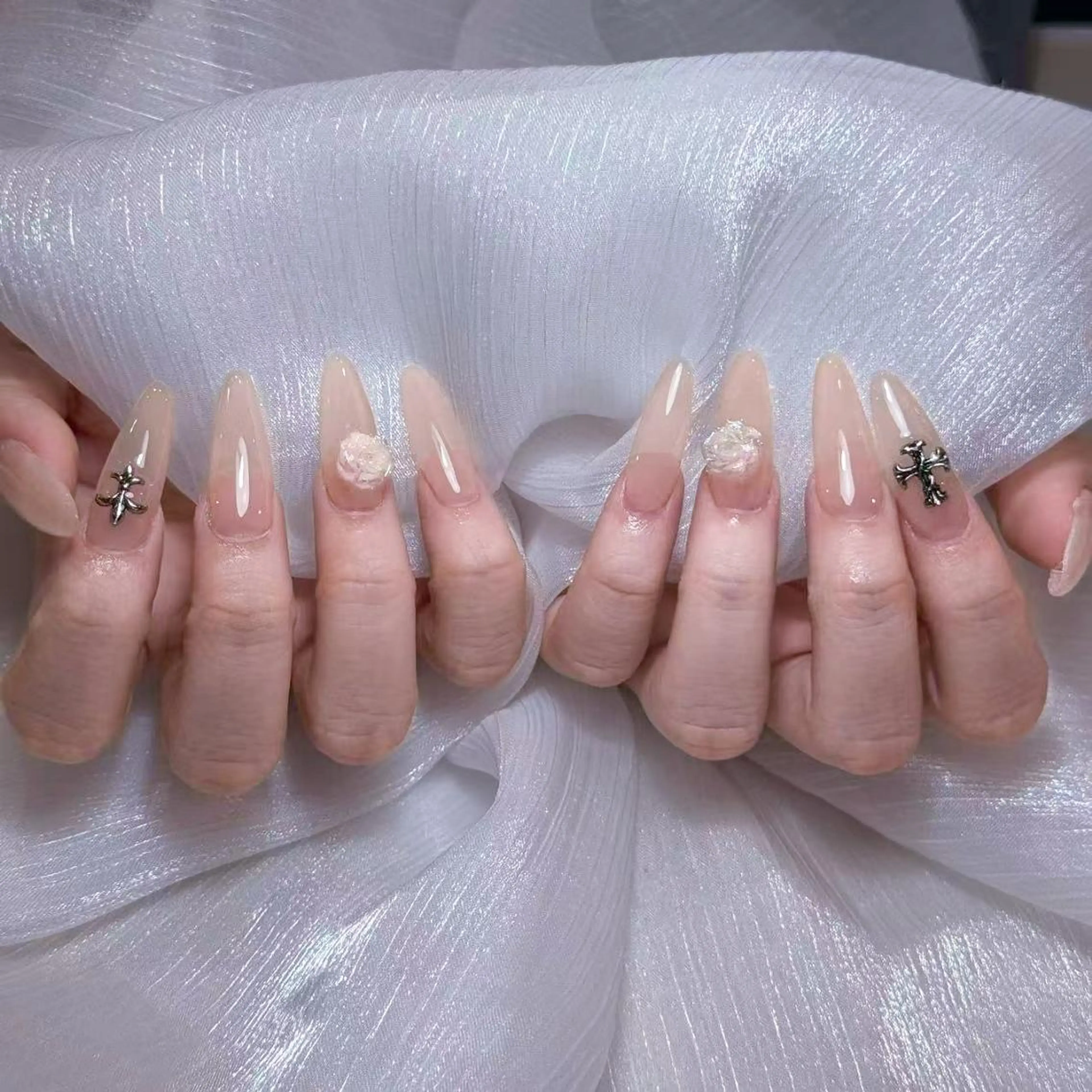 ネイル アートネイル オーロラネイル ガーリー キラキラネイル 韓国ネイル ハンドネイル DIANMOND NAIL🌸のネイルデザイン