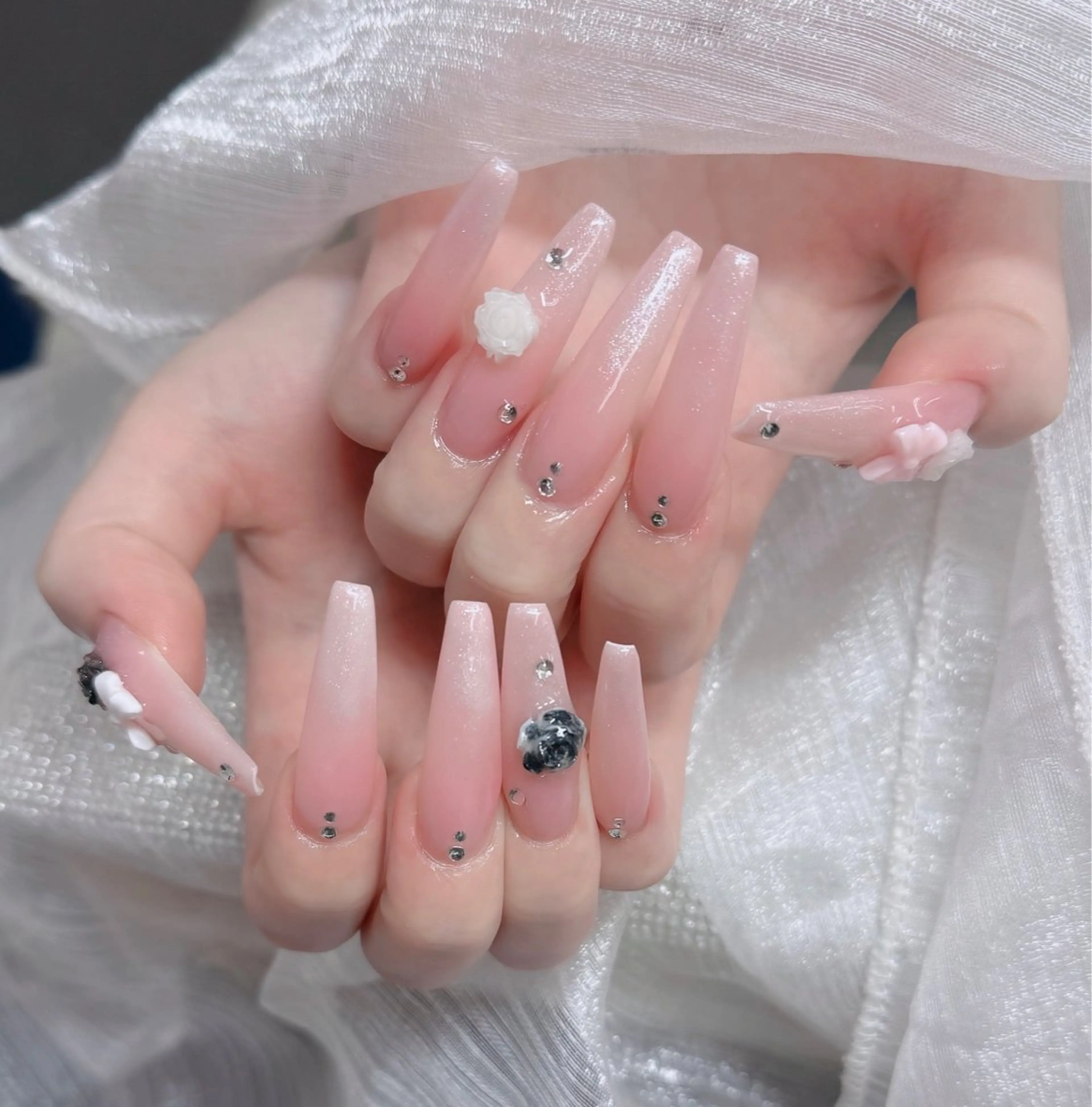 ネイル オーロラネイル フレンチネイル ジェルネイル ハロウィン キラキラネイル ハンドネイル H.baby Nail Salonのネイルデザイン