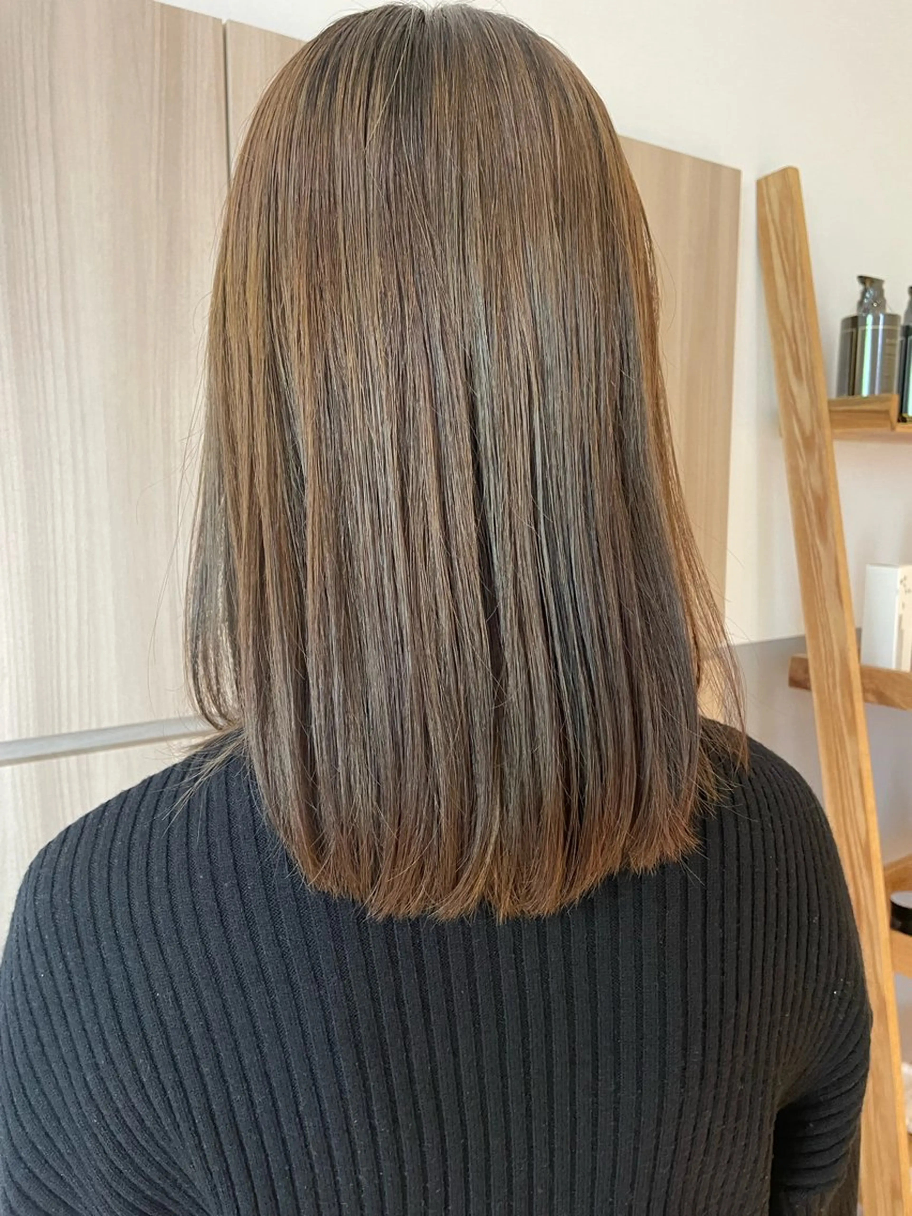 ミディアム カラー ベージュカラー オリーブベージュ 生盛 智穂子のヘアスタイル
