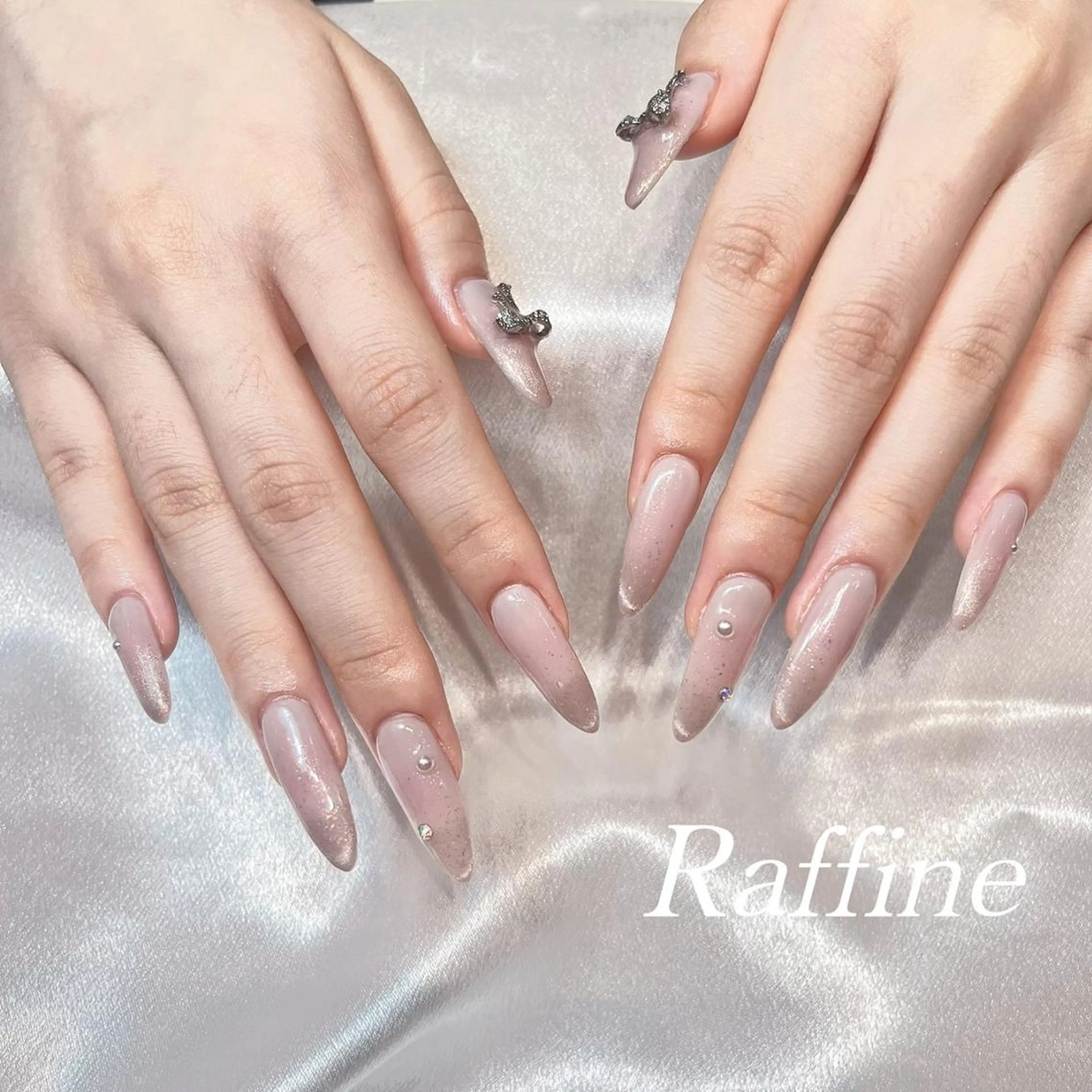 ネイル RAFFINE 月🦋🩵のネイルデザイン
