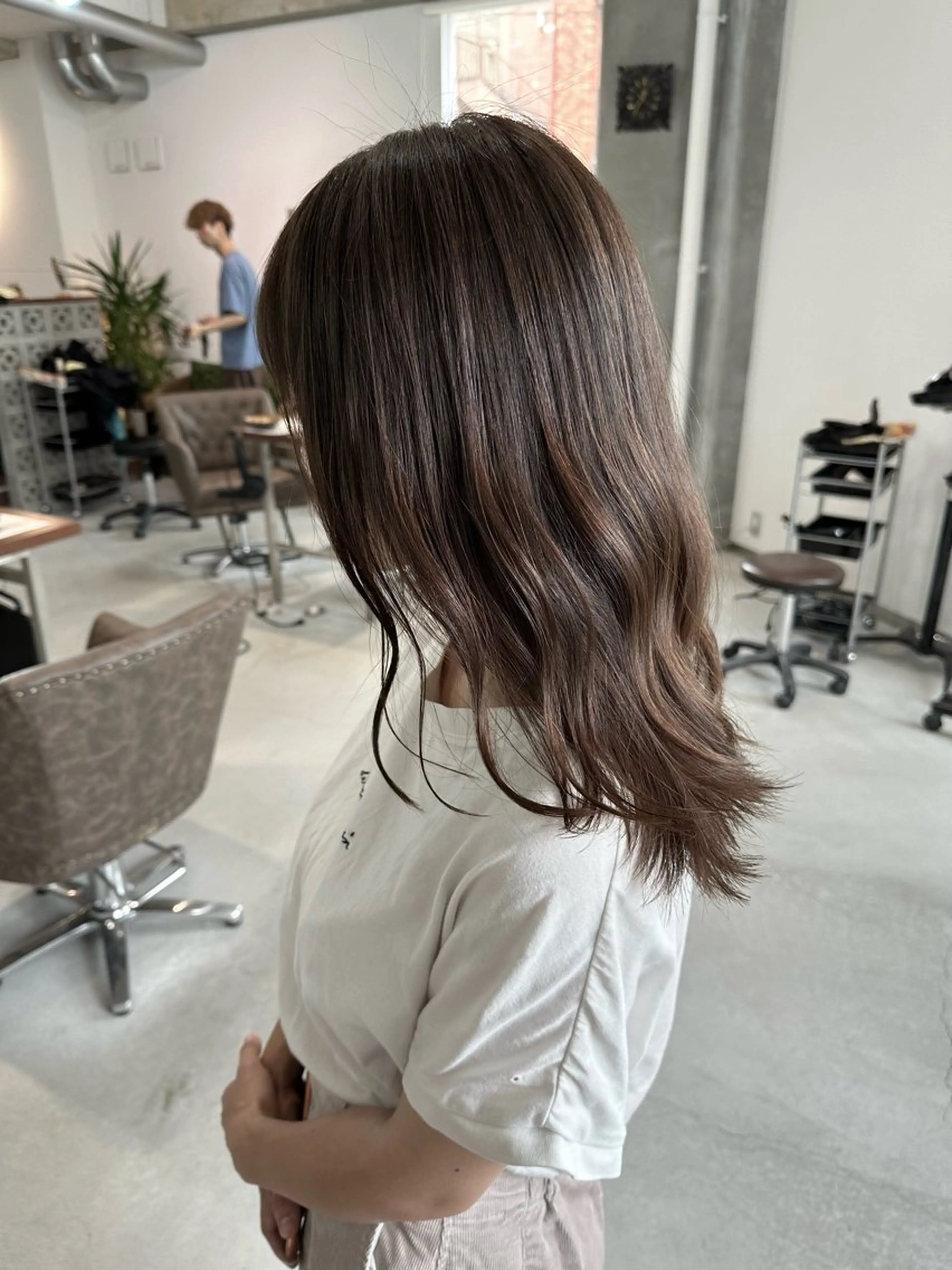 ロング カット ヘアカラー トリートメント カイリ /レイヤーカットのヘアスタイル