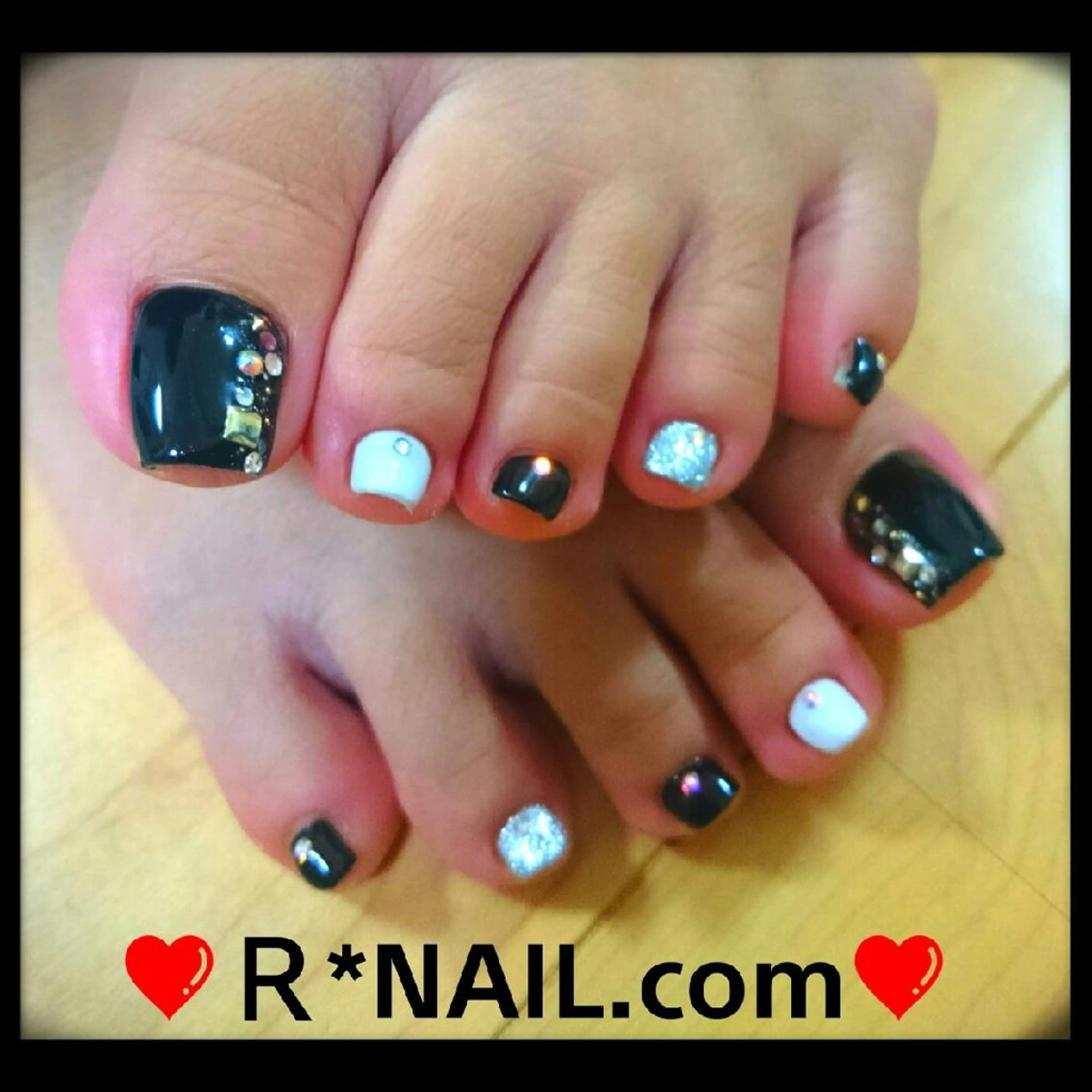 セミロング カラー ネイル キッズ フットネイル シンプルネイル R*NAIL .comのネイルデザイン