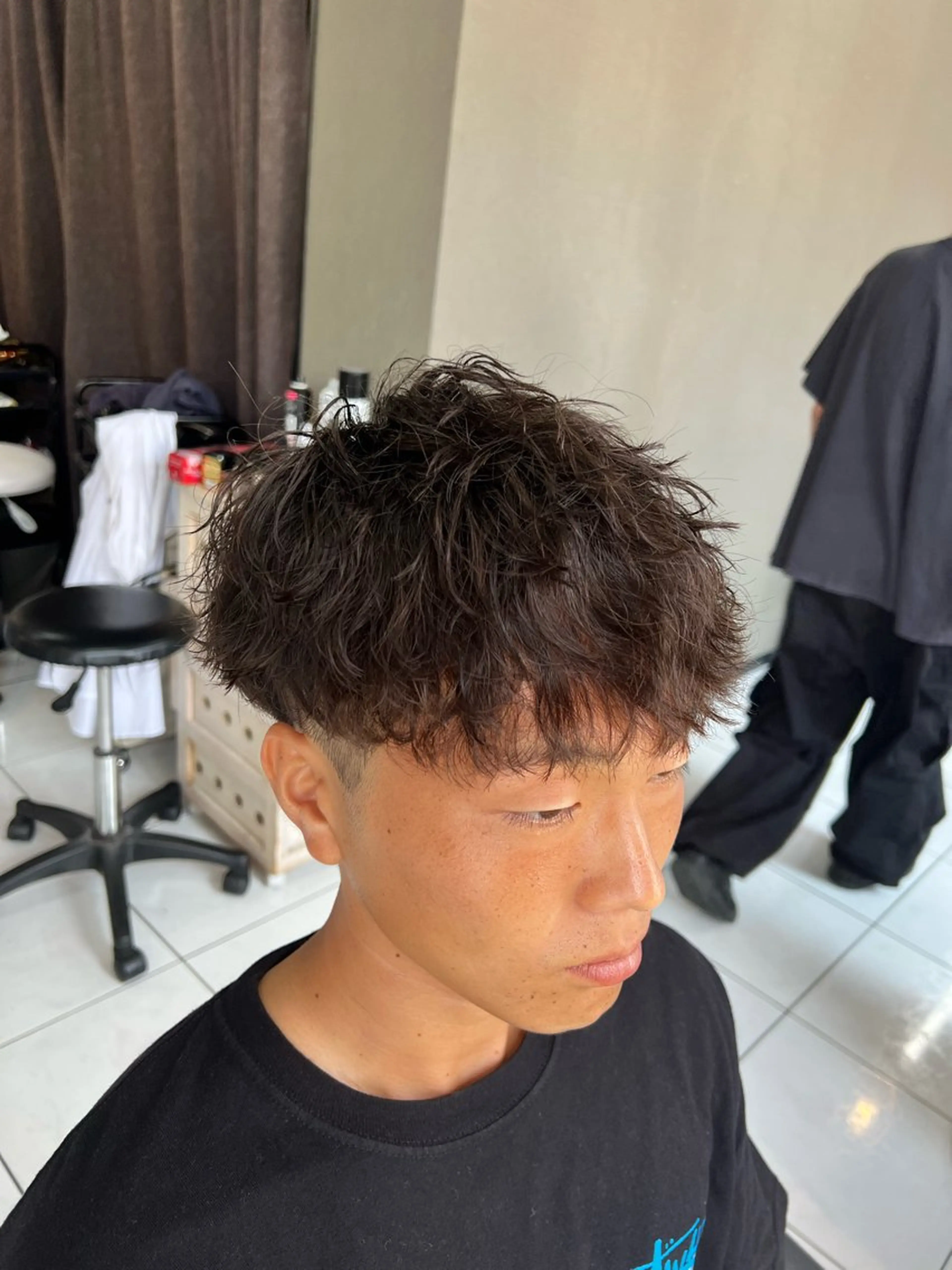 パーマ メンズ センターパート フェードカット カルマパーマ マッシュ メンズパーマ カット パーマ パーマ特化美容師 茂木広幸のヘアスタイル