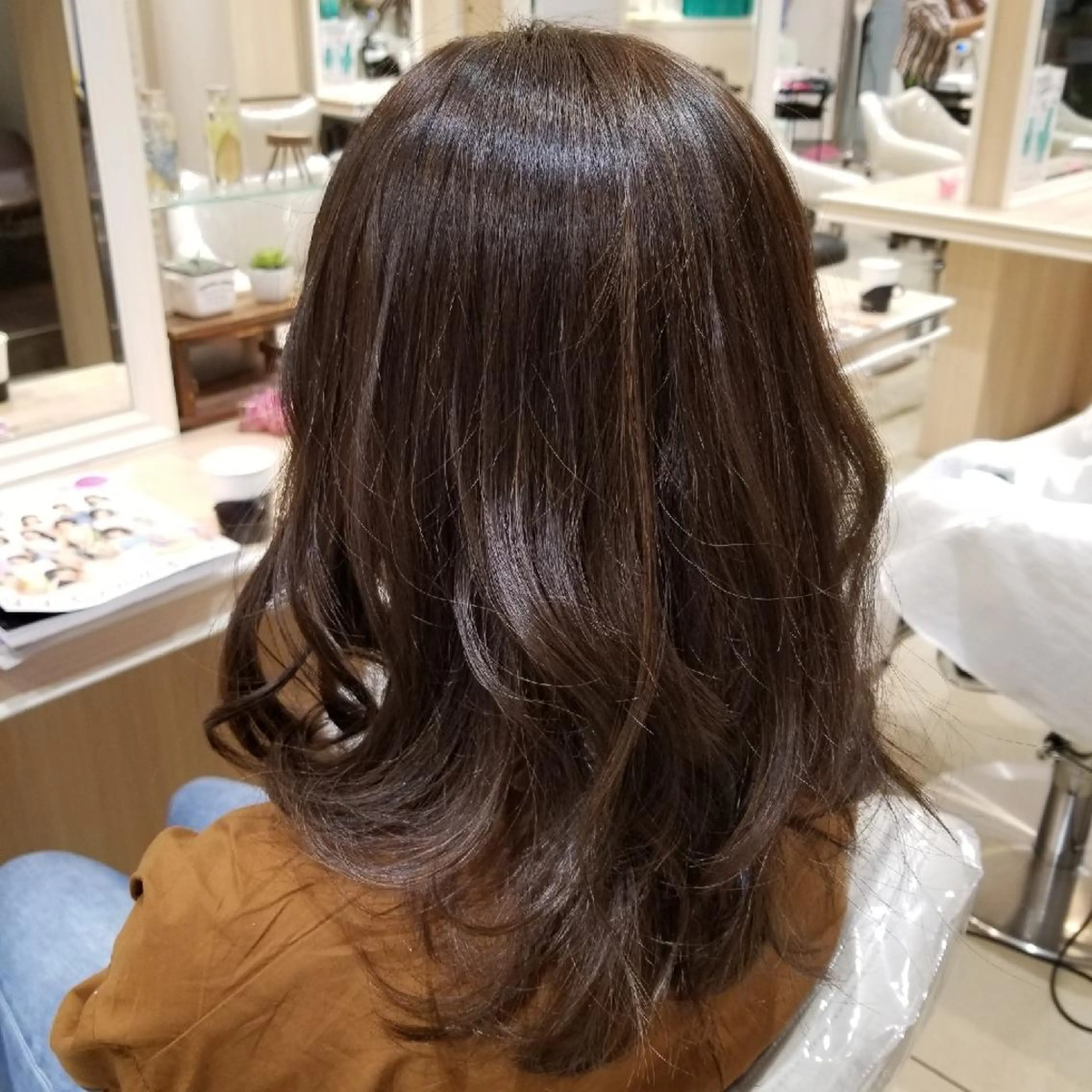 セミロング カラー 山内 佐江子のヘアスタイル