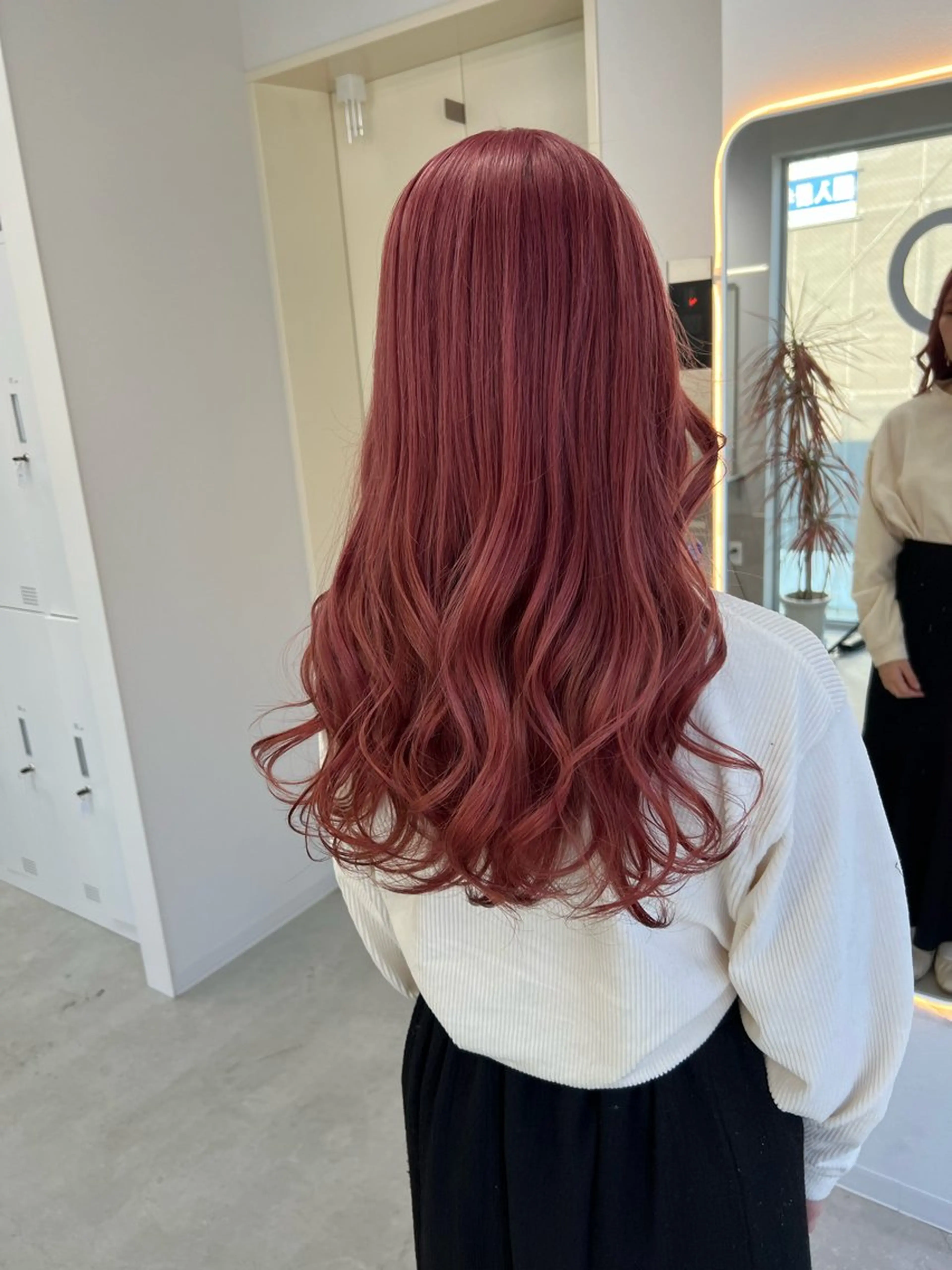 ロング ヘアカラー maya レイヤーカットのヘアスタイル